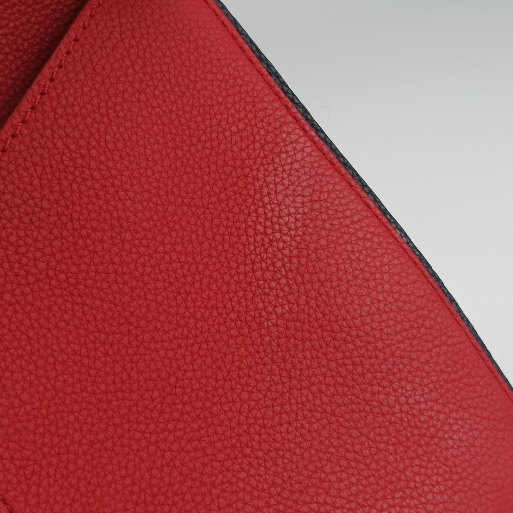 Secondhand Louis Vuitton DOUBLE V ruby Monogram Canvas ácalf leather M54624 shoulderbag | stylenewstar