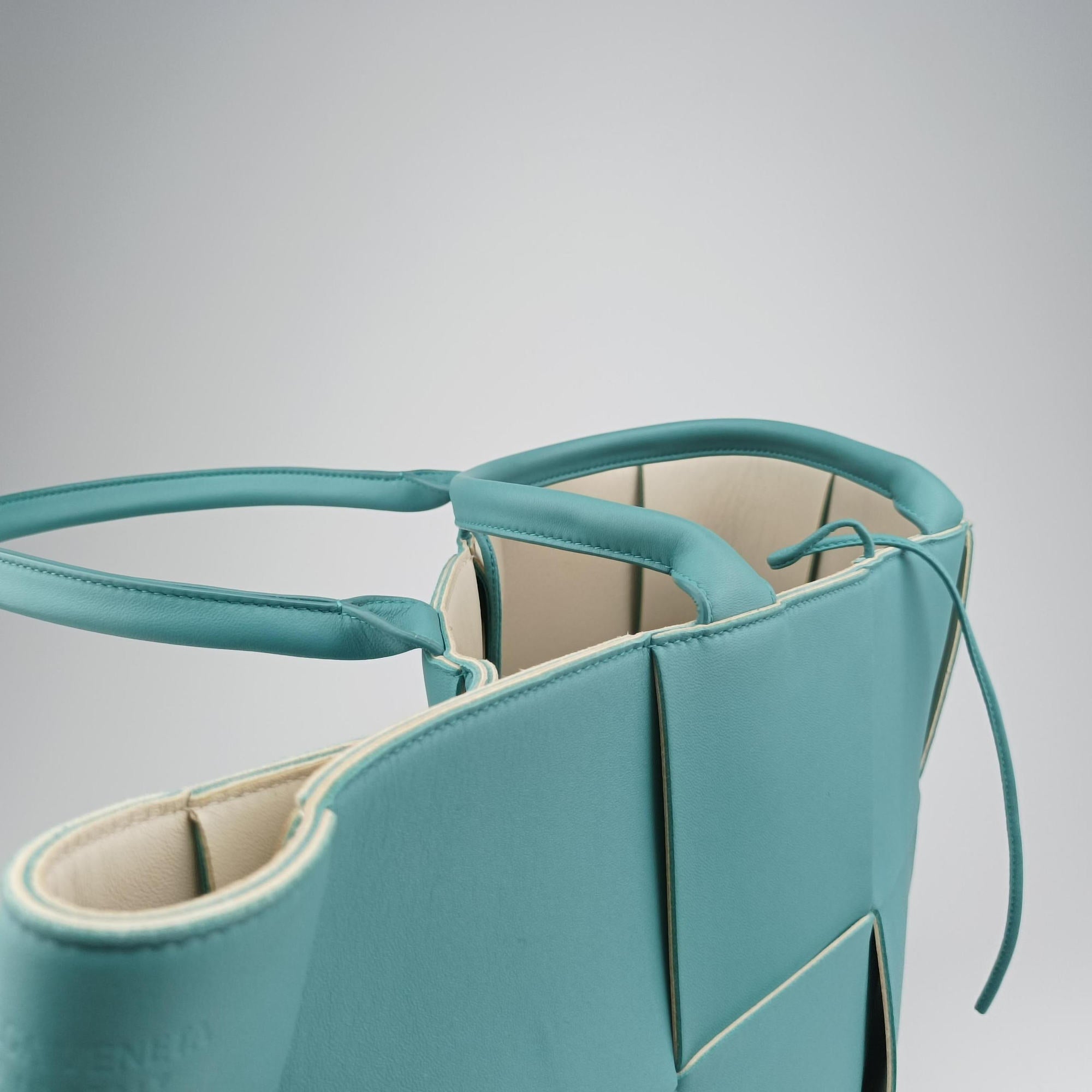 Pre-owned Bottega Veneta THE ARCO Tote Blue lambskin  handbag | stylenewstar