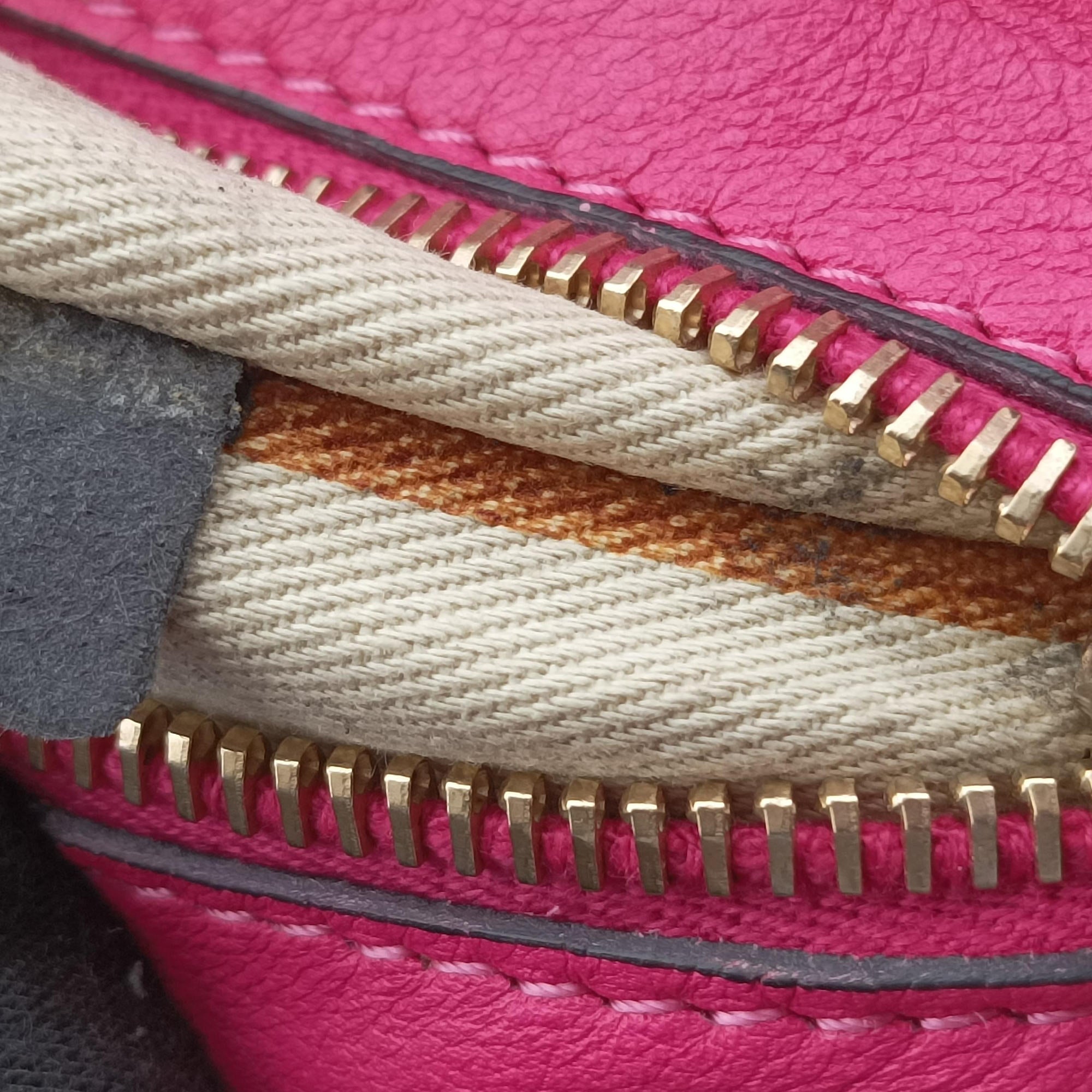 Pre-owned Valentino Rockstud Rose Leather  handbag | stylenewstar