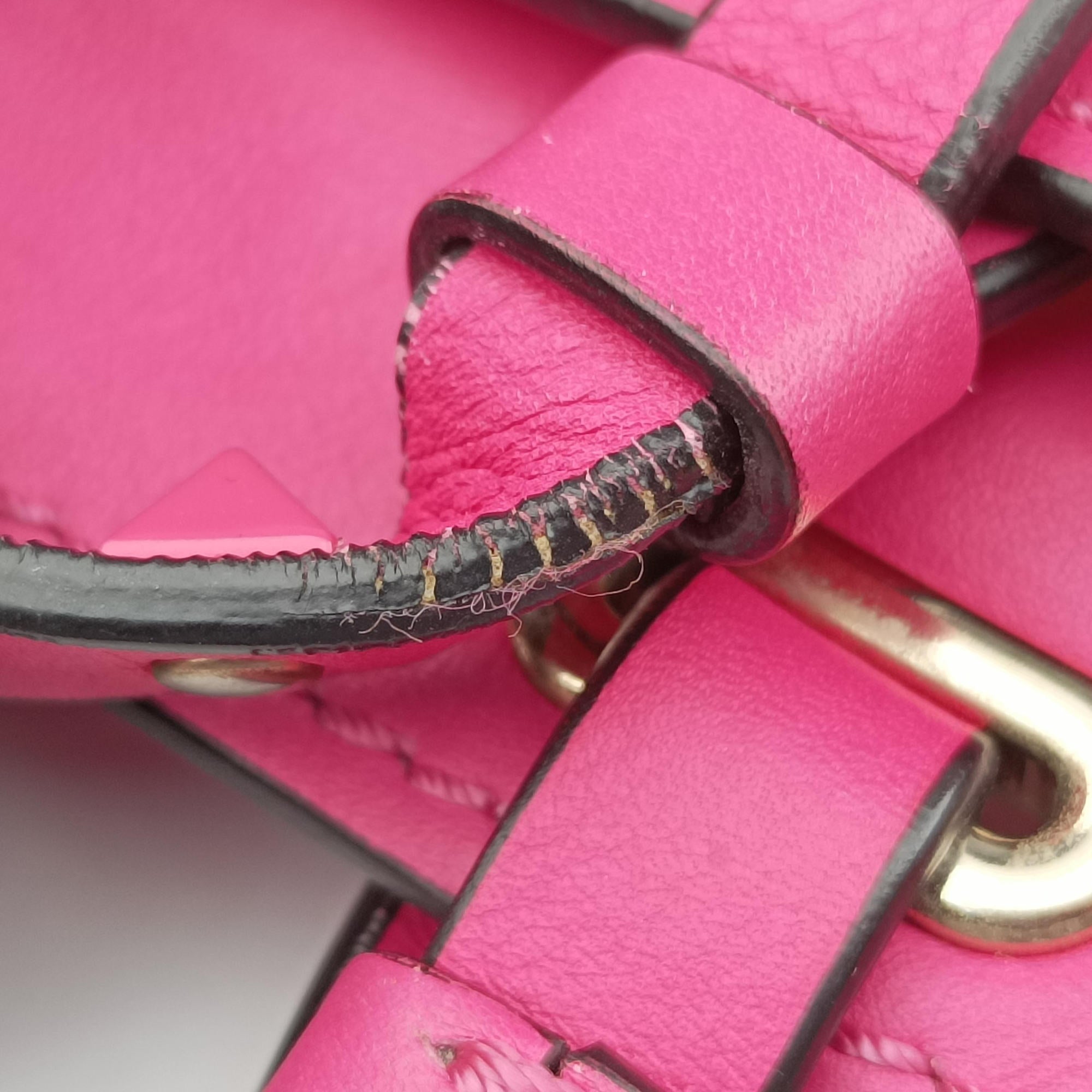 Pre-owned Valentino Rockstud Rose Leather  handbag | stylenewstar