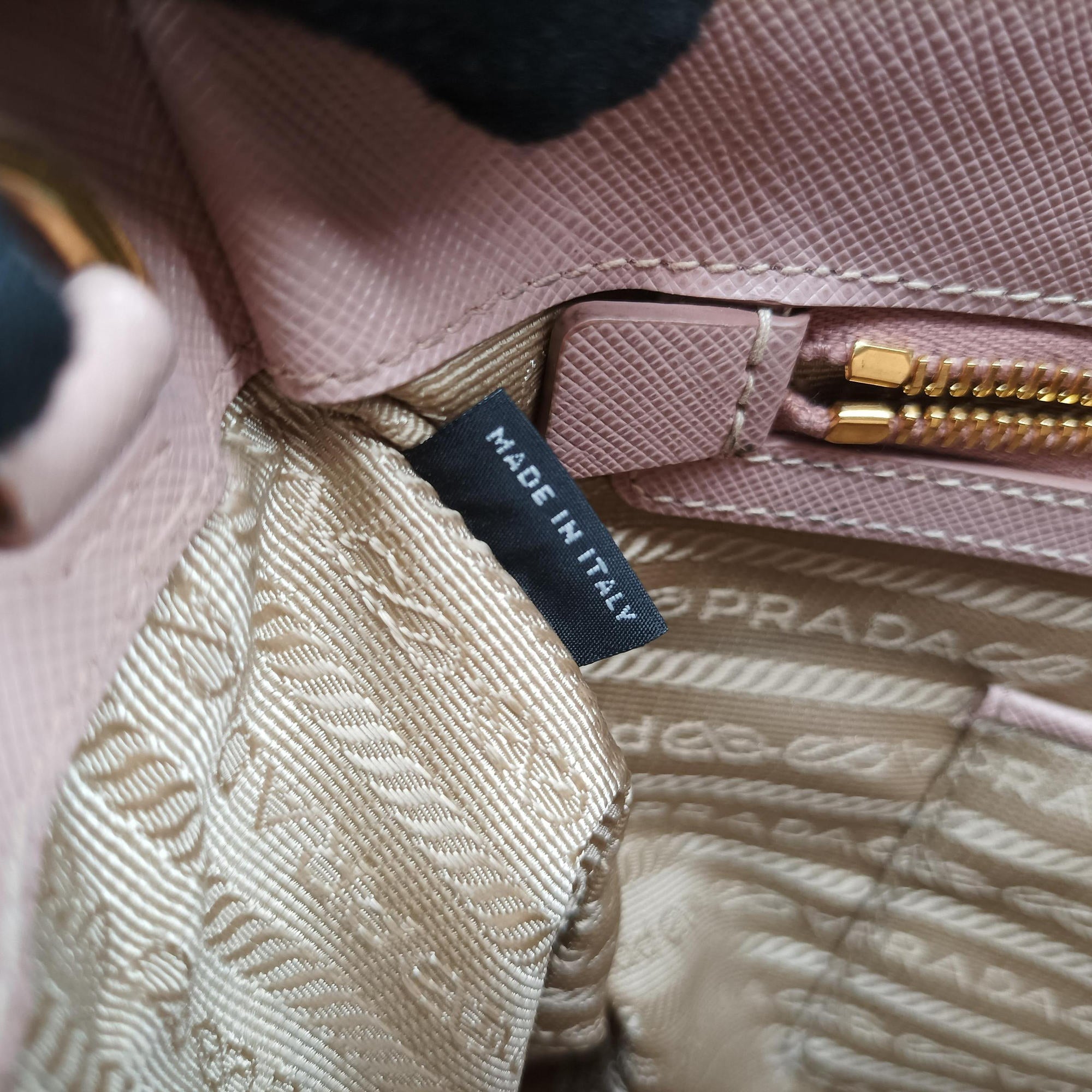 Vintage Prada Galleria Pink SAFFIANO Leather BN1801 shoulderbag | stylenewstar
