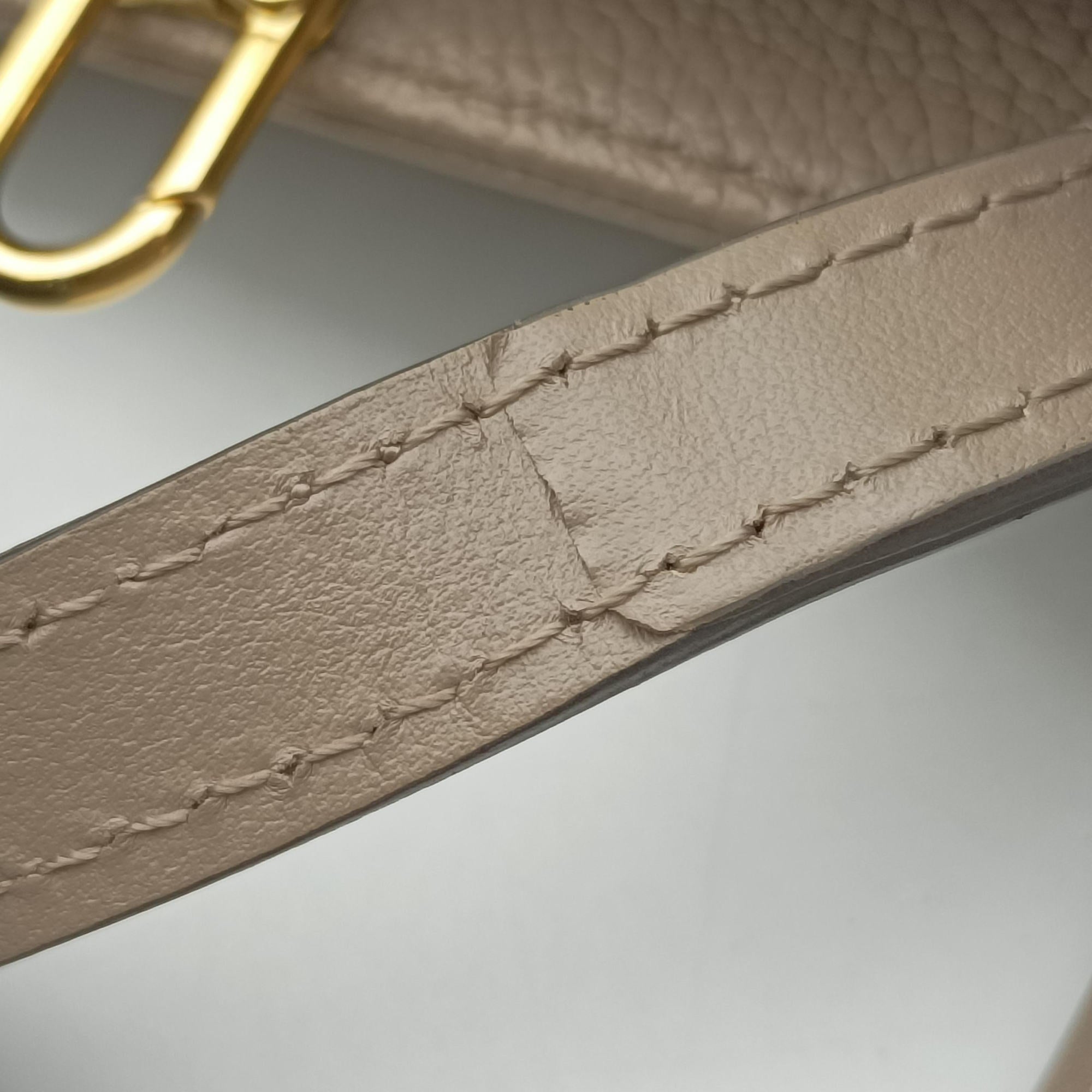 Secondhand Louis Vuitton OntheGo MM Beige Monogram Empreinte M45607 shoulderbag | stylenewstar