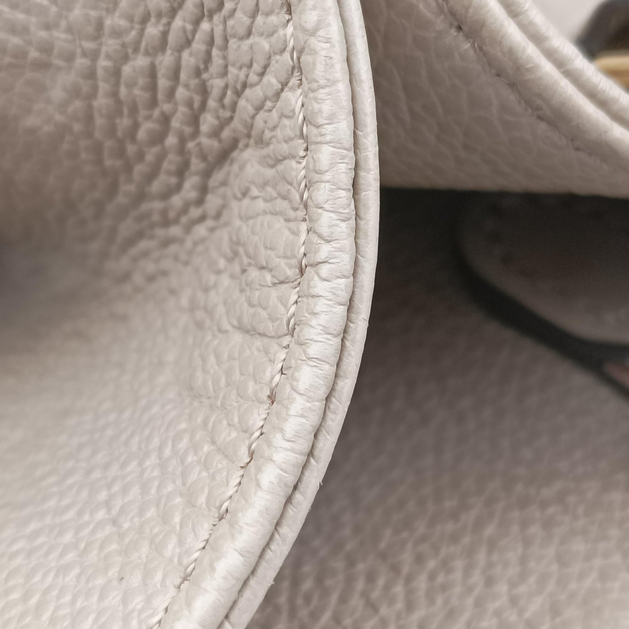 Secondhand Louis Vuitton OntheGo MM Beige Monogram Empreinte M45607 shoulderbag | stylenewstar