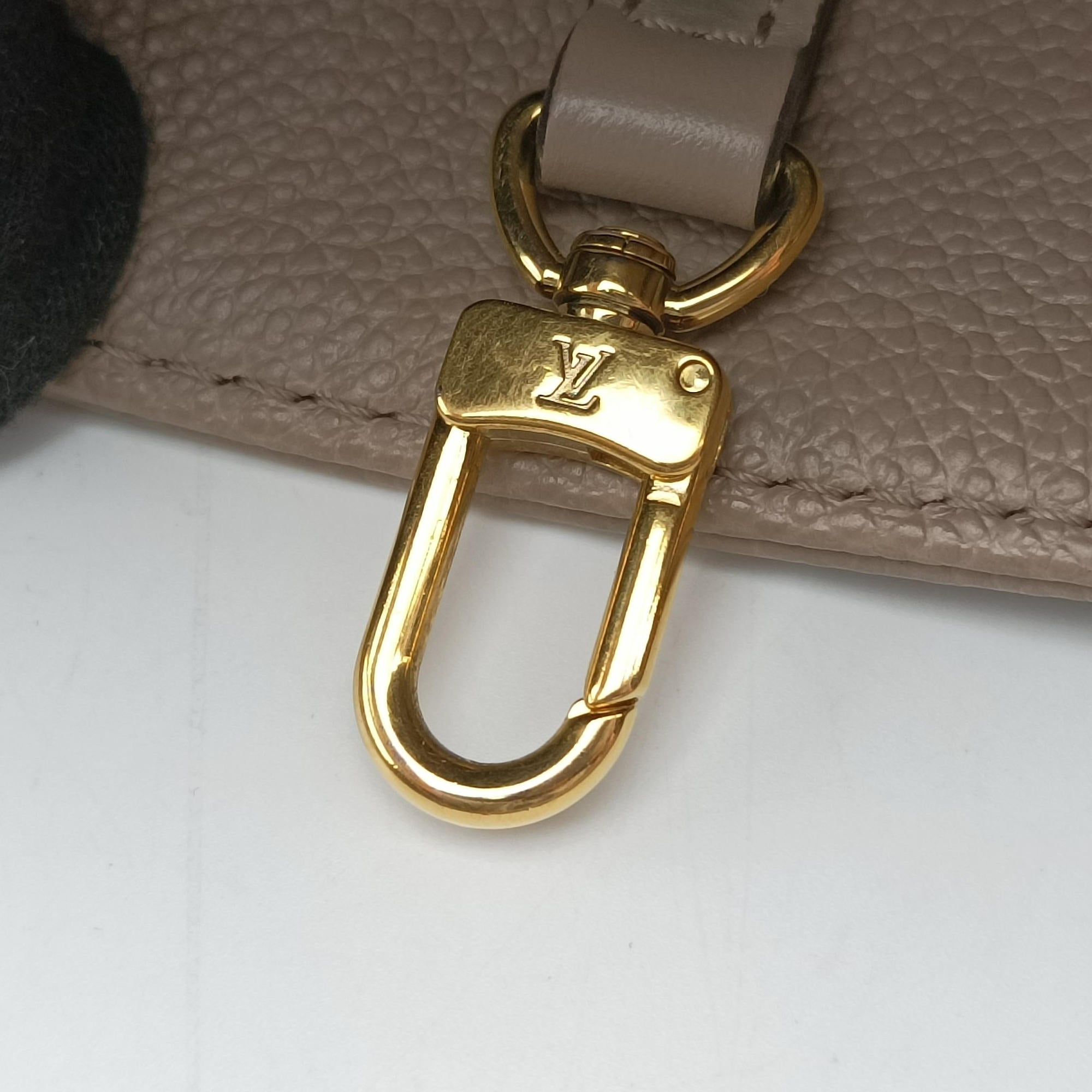 Secondhand Louis Vuitton OntheGo MM Beige Monogram Empreinte M45607 shoulderbag | stylenewstar