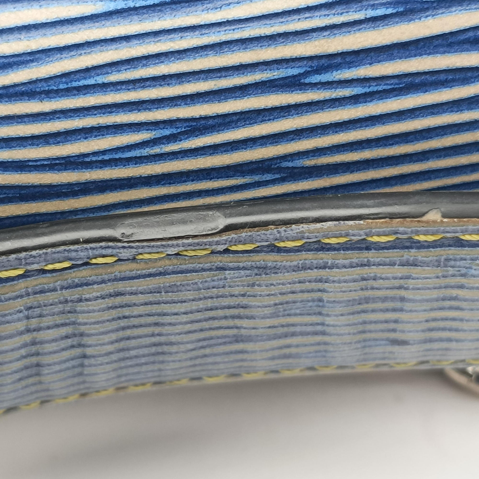 Pre-owned Louis Vuitton Portefeuille Twist Denim blue Epi M61036 shoulderbag | stylenewstar