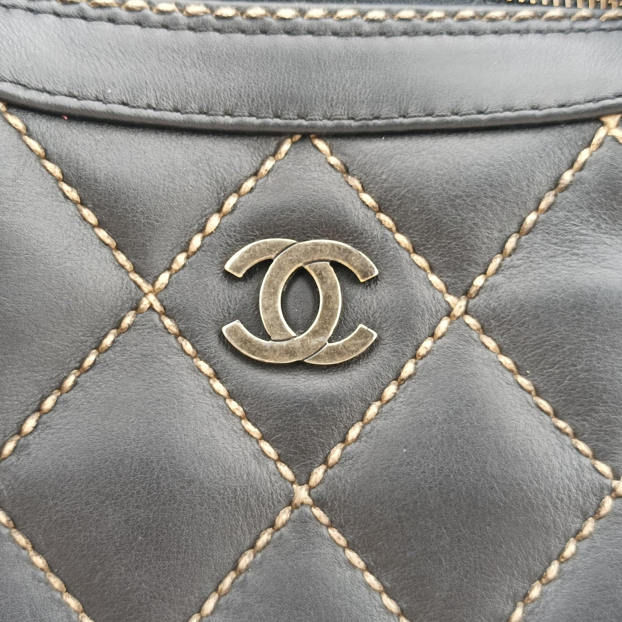 Pre-owned Chanel Wild Stitch Black Leather A14693 handbag | stylenewstar