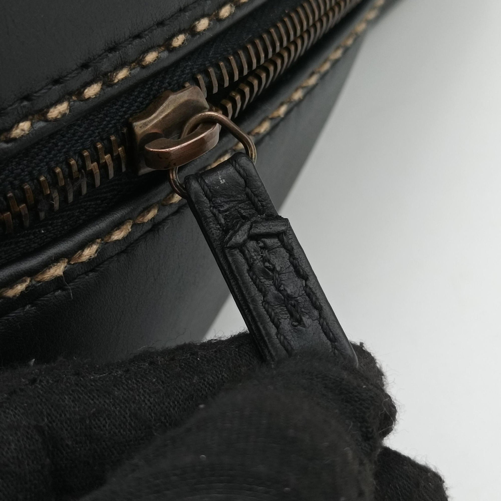 Pre-owned Chanel Wild Stitch Black Leather A14693 handbag | stylenewstar