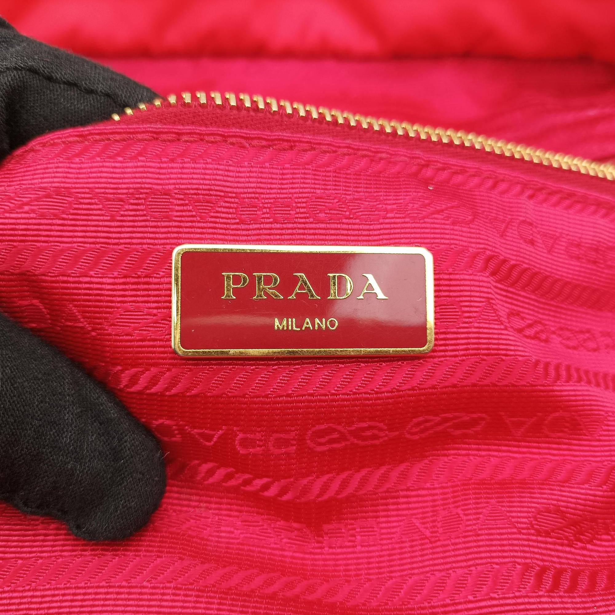 Pre-owned Prada Triangle Logo Red nylon  shoulderbag | stylenewstar