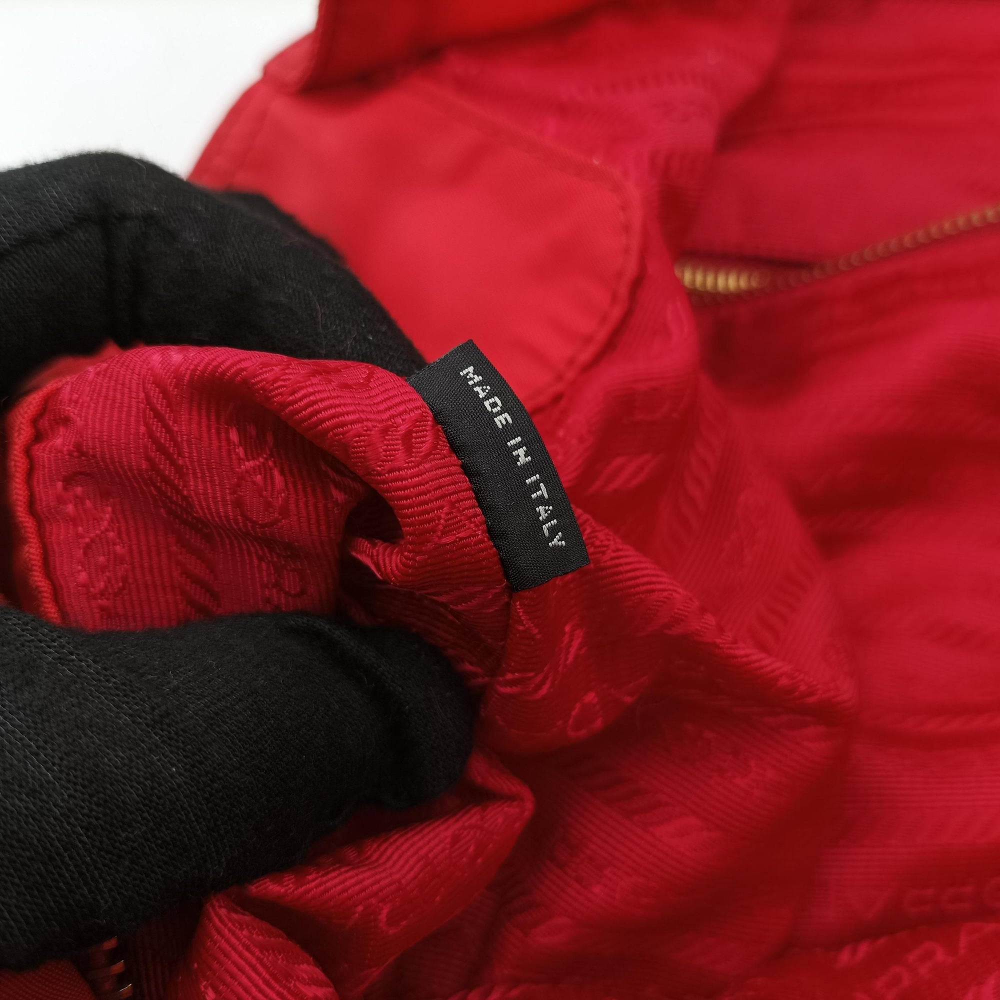 Pre-owned Prada Triangle Logo Red nylon  shoulderbag | stylenewstar