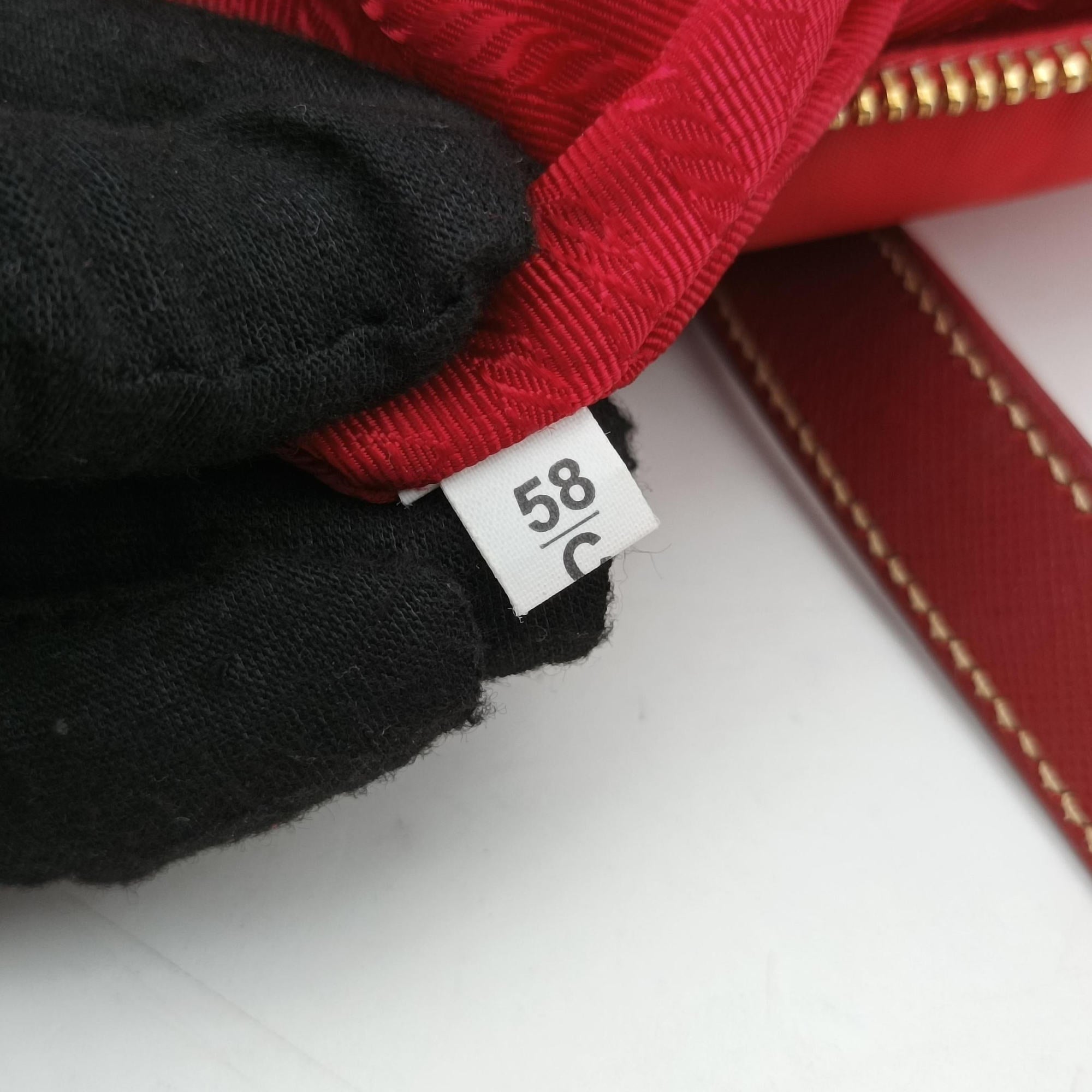 Pre-owned Prada Triangle Logo Red nylon  shoulderbag | stylenewstar