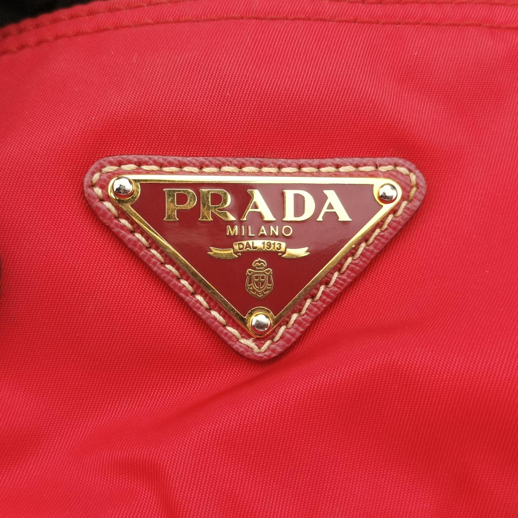 Pre-owned Prada Triangle Logo Red nylon  shoulderbag | stylenewstar
