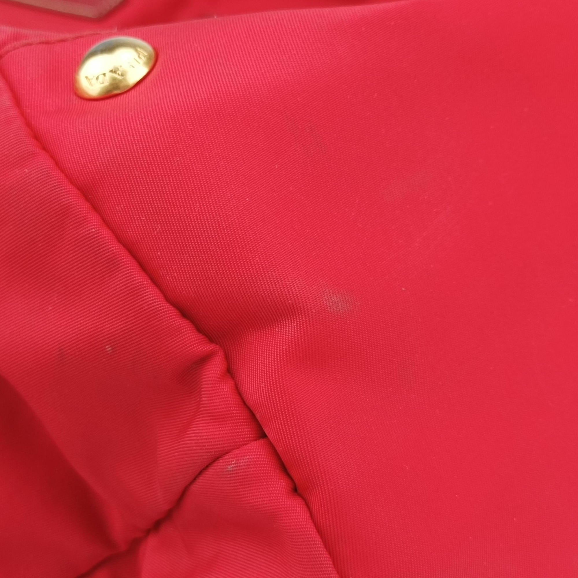 Pre-owned Prada Triangle Logo Red nylon  shoulderbag | stylenewstar