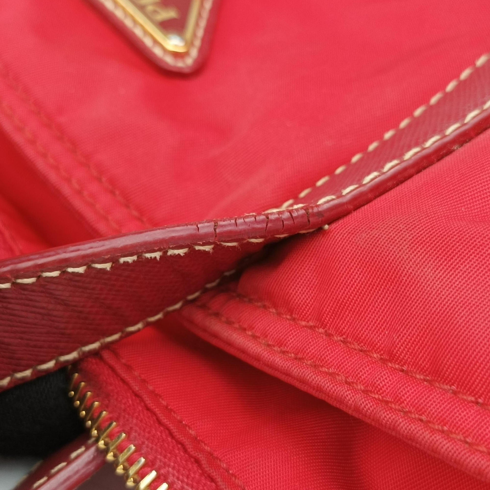 Pre-owned Prada Triangle Logo Red nylon  shoulderbag | stylenewstar
