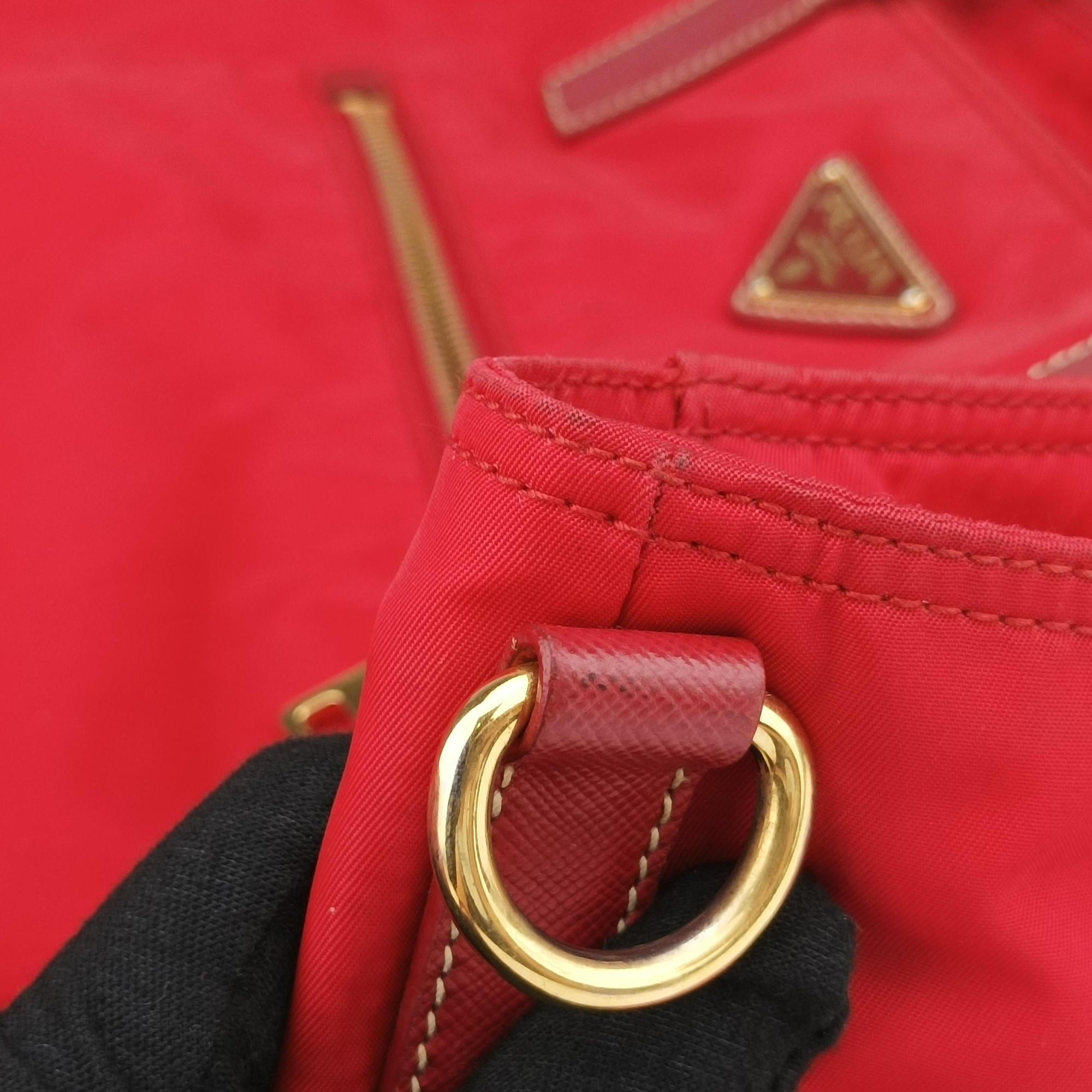 Pre-owned Prada Triangle Logo Red nylon  shoulderbag | stylenewstar