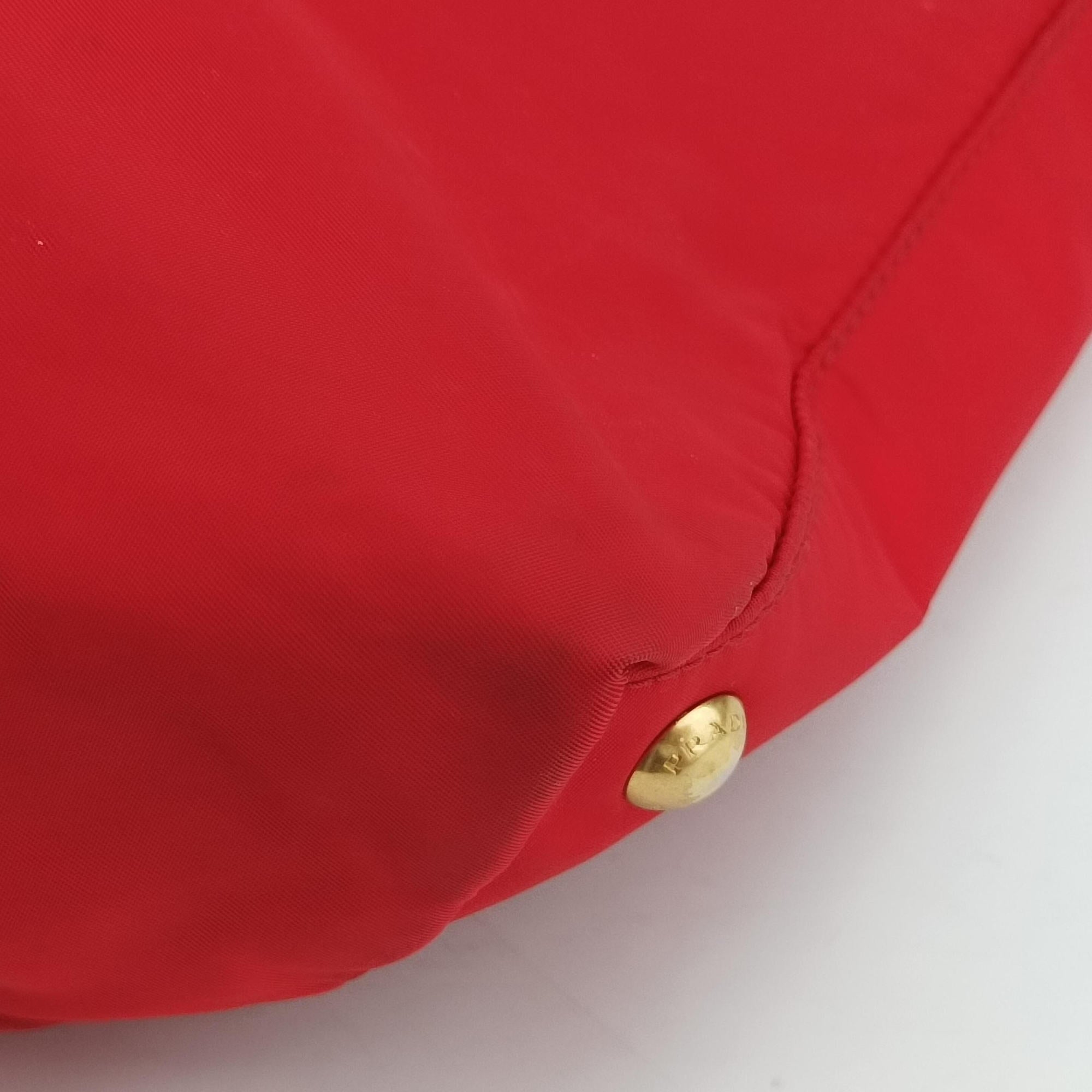 Pre-owned Prada Triangle Logo Red nylon  shoulderbag | stylenewstar
