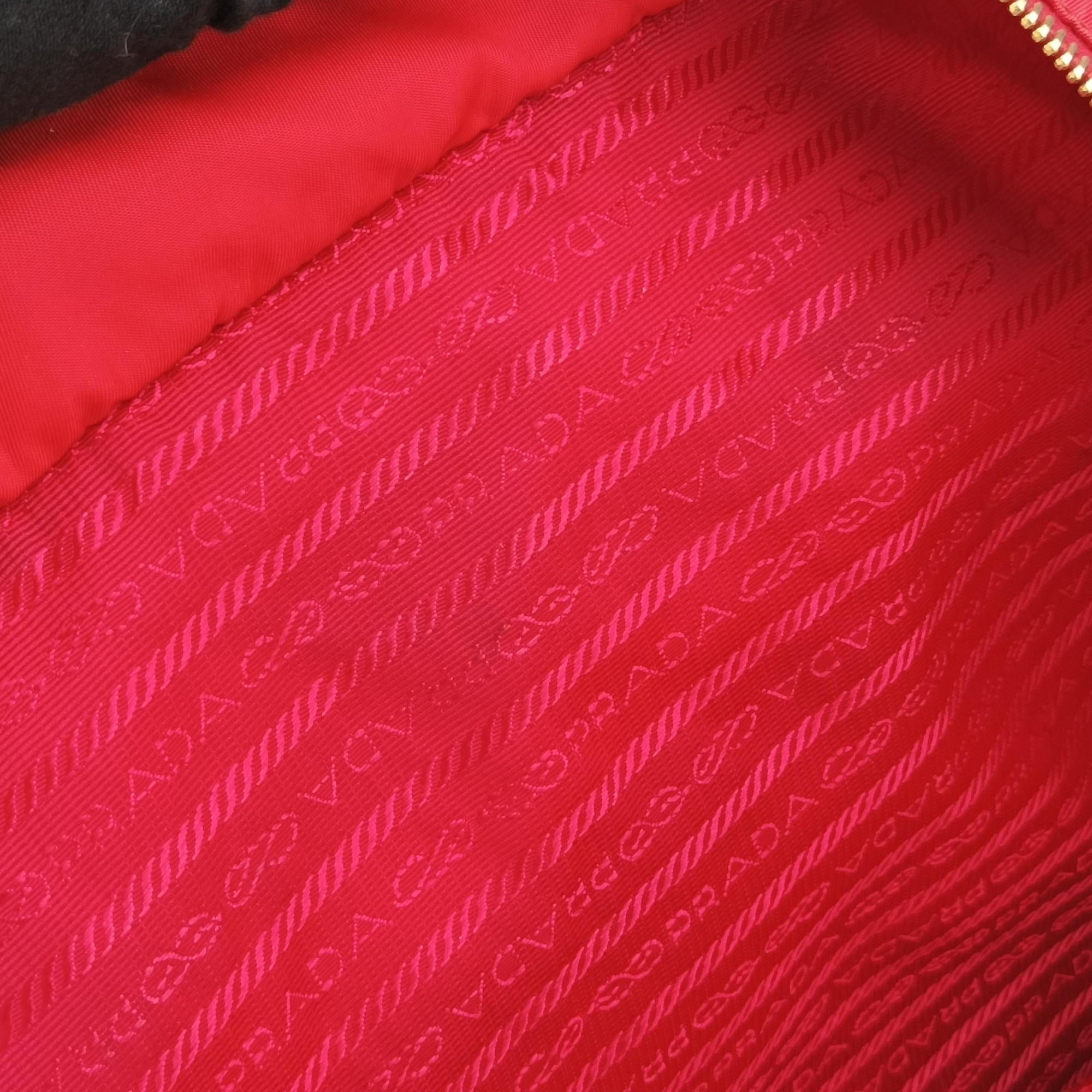 Pre-owned Prada Triangle Logo Red nylon  shoulderbag | stylenewstar