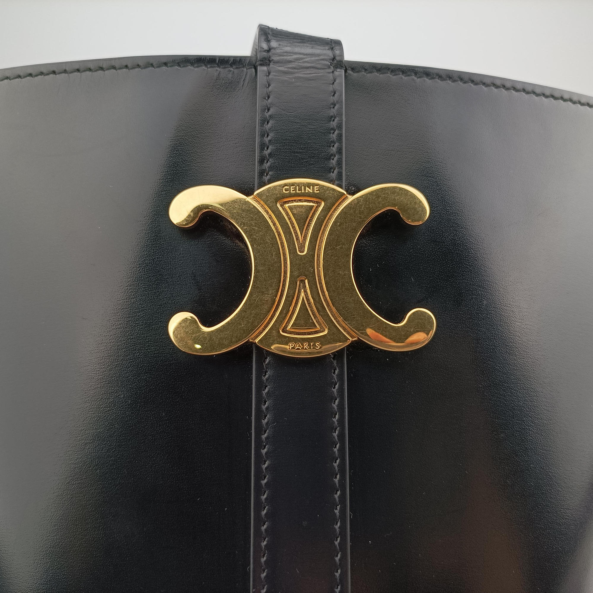 Secondhand Celine Small Bucket Cuir Triomphe Black Smooth Calfskin 110423 shoulderbag | stylenewstar