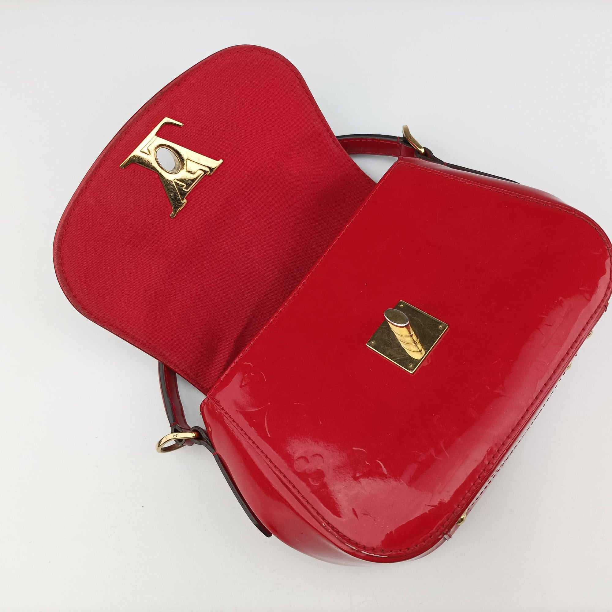 Secondhand Louis Vuitton PASADENA CERISE Vernis M90944 shoulderbag | stylenewstar