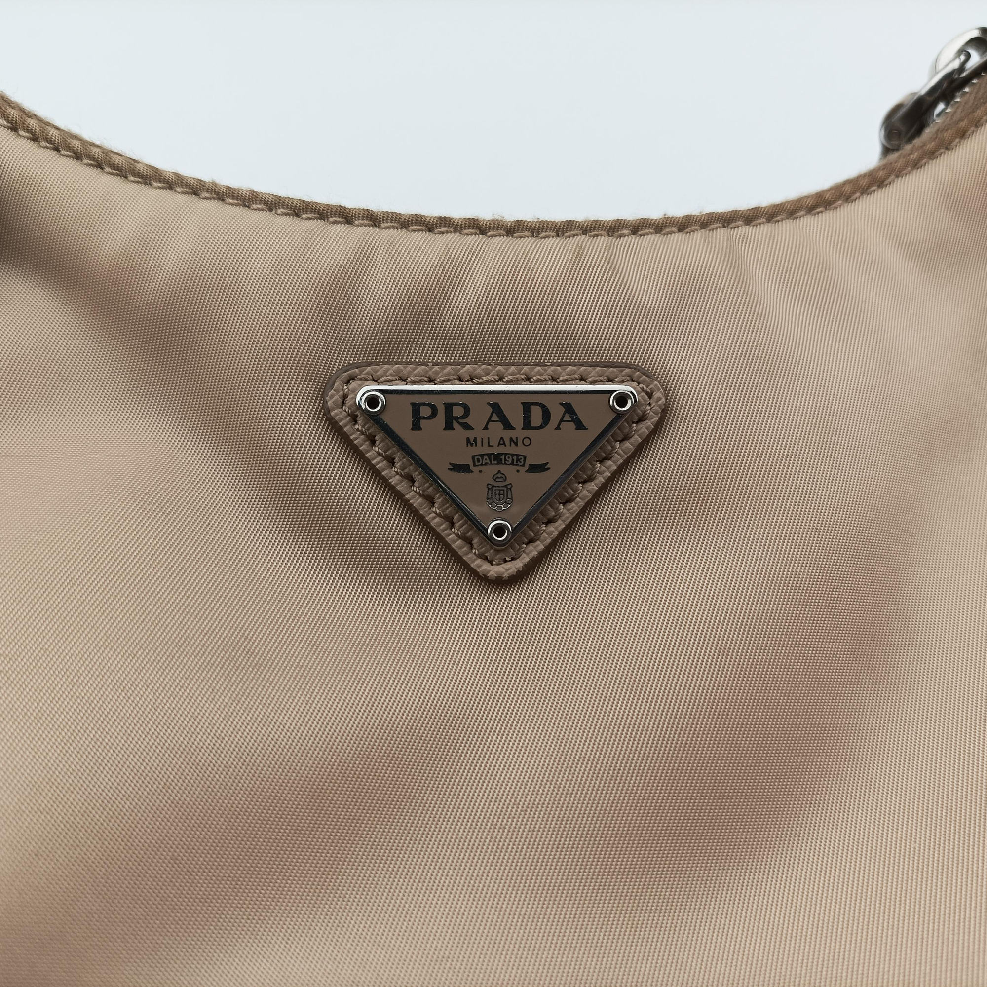 Vintage Prada Re-Edition 2005 Re-Nylon Beige nylon 1BH204 shoulderbag | stylenewstar