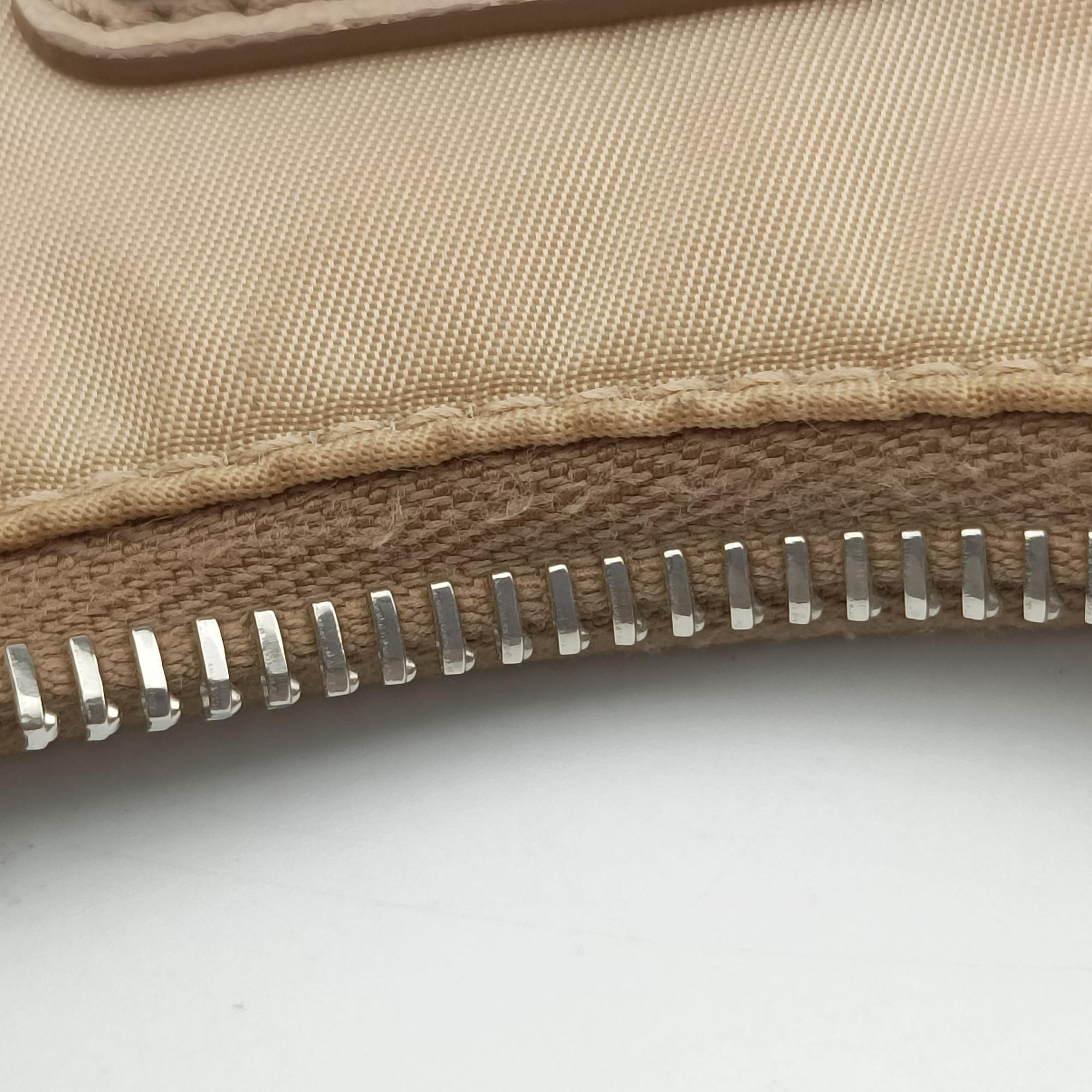 Vintage Prada Re-Edition 2005 Re-Nylon Beige nylon 1BH204 shoulderbag | stylenewstar