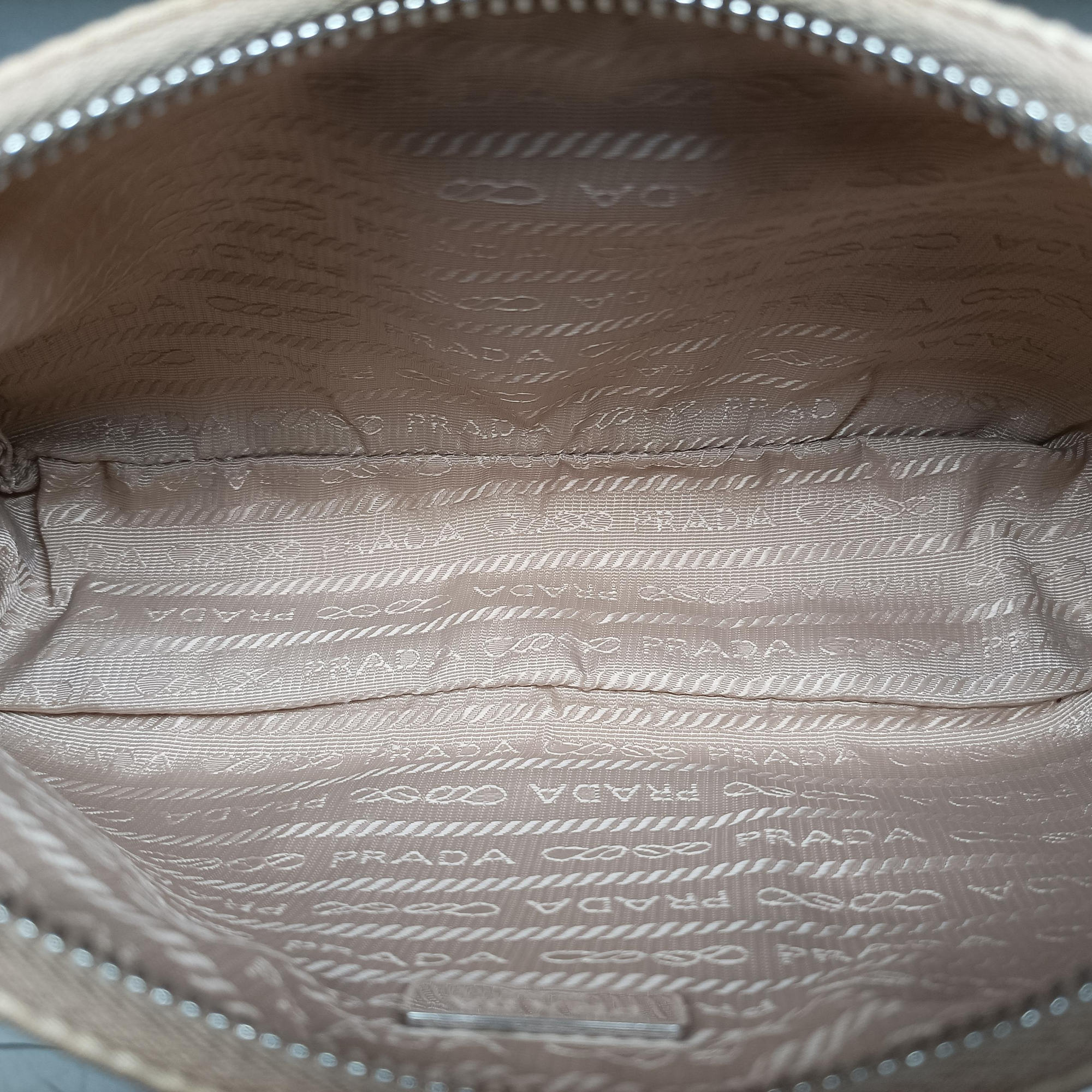 Vintage Prada Re-Edition 2005 Re-Nylon Beige nylon 1BH204 shoulderbag | stylenewstar