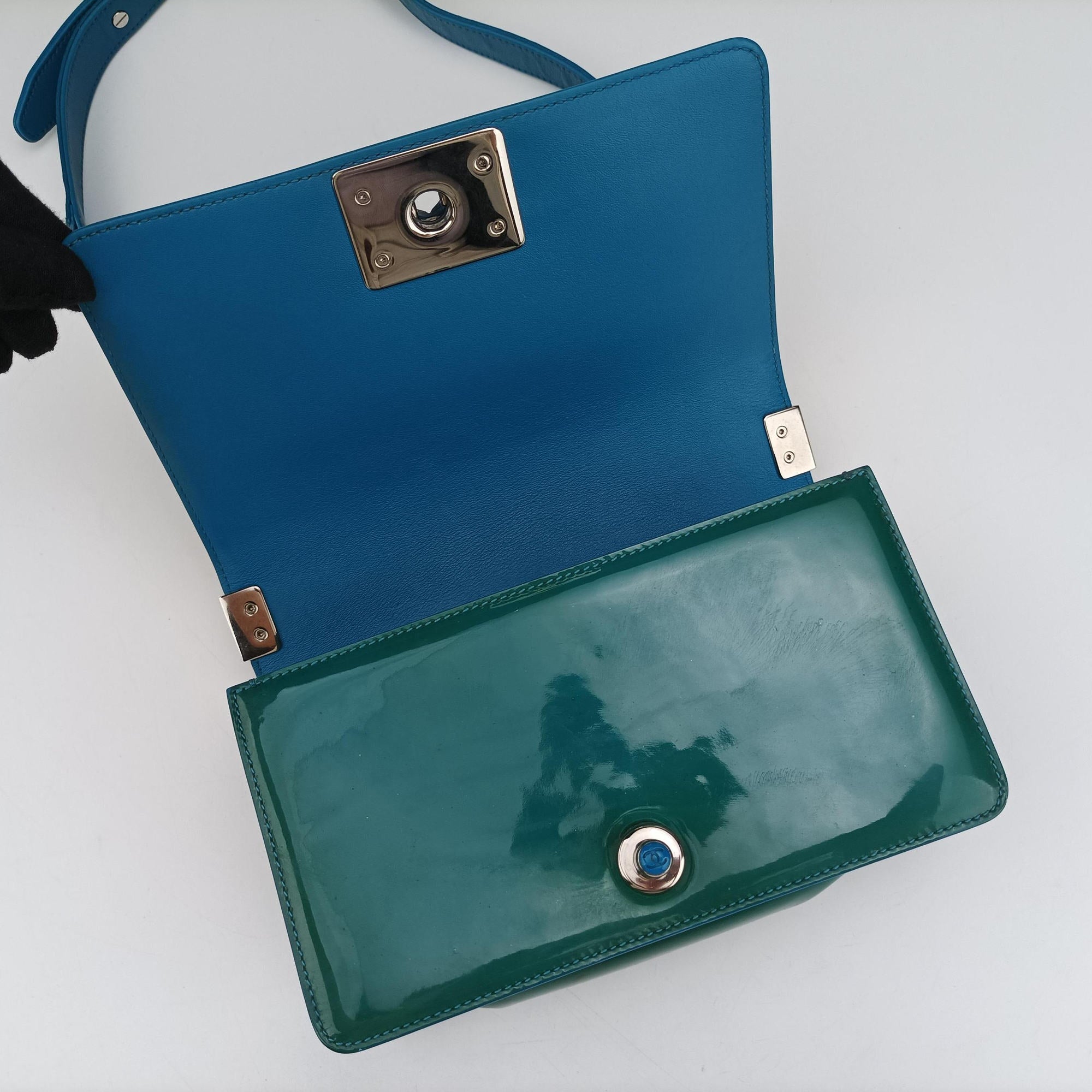 Pre-owned Chanel BOY CHANEL Green Patent Leather A92692 shoulderbag | stylenewstar