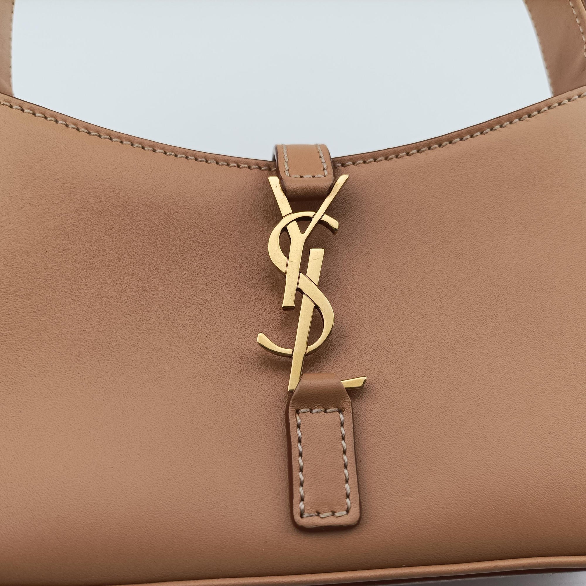 Vintage Yves Saint Laurent LE5A7Hobo Camel Leather 710318 handbag | stylenewstar