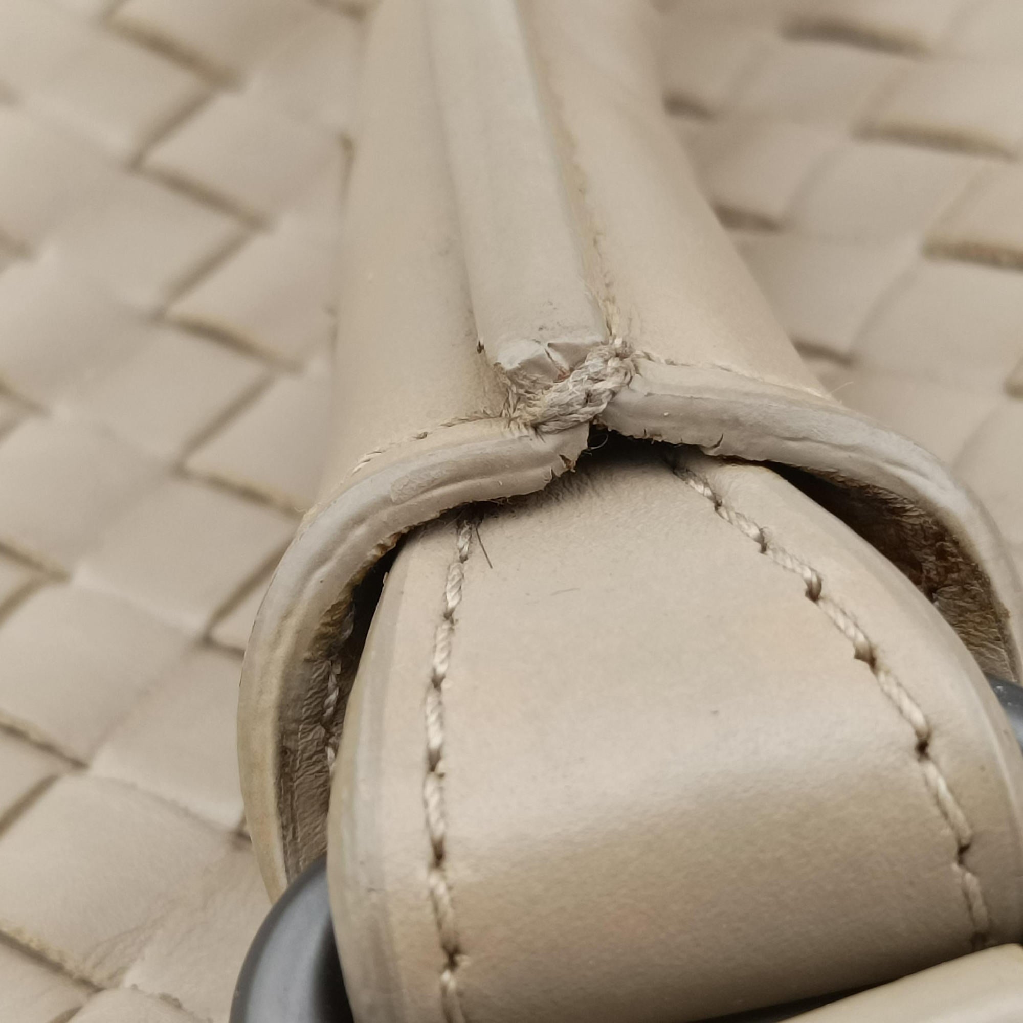 Pre-owned Bottega Veneta Intrecciato Beige lambskin  handbag | stylenewstar