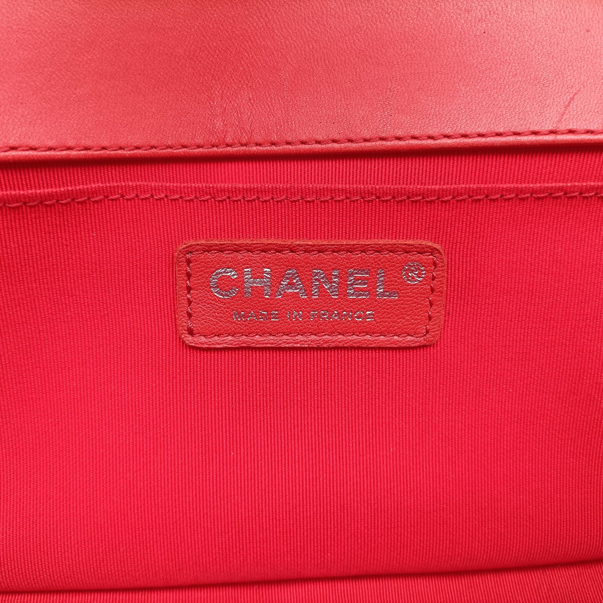 Secondhand Chanel BOY CHANEL Red Patent Leather A67086 shoulderbag | stylenewstar
