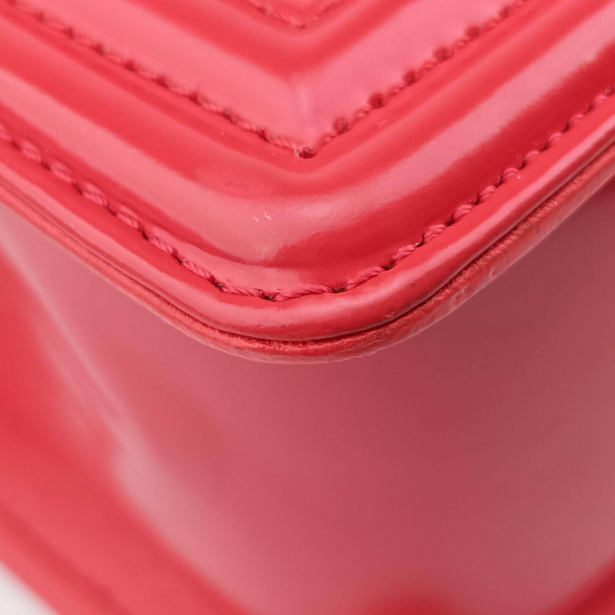 Secondhand Chanel BOY CHANEL Red Patent Leather A67086 shoulderbag | stylenewstar