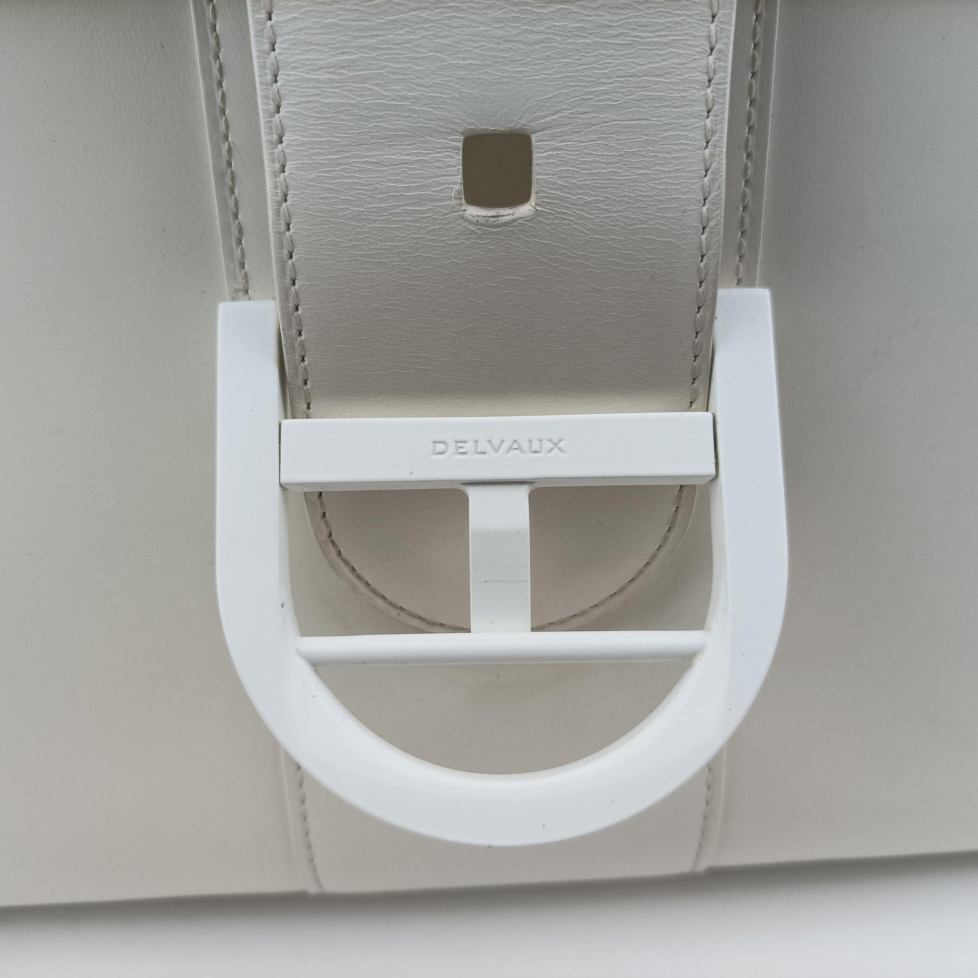 Vintage Delvaux Brillant White Leather  shoulderbag | stylenewstar