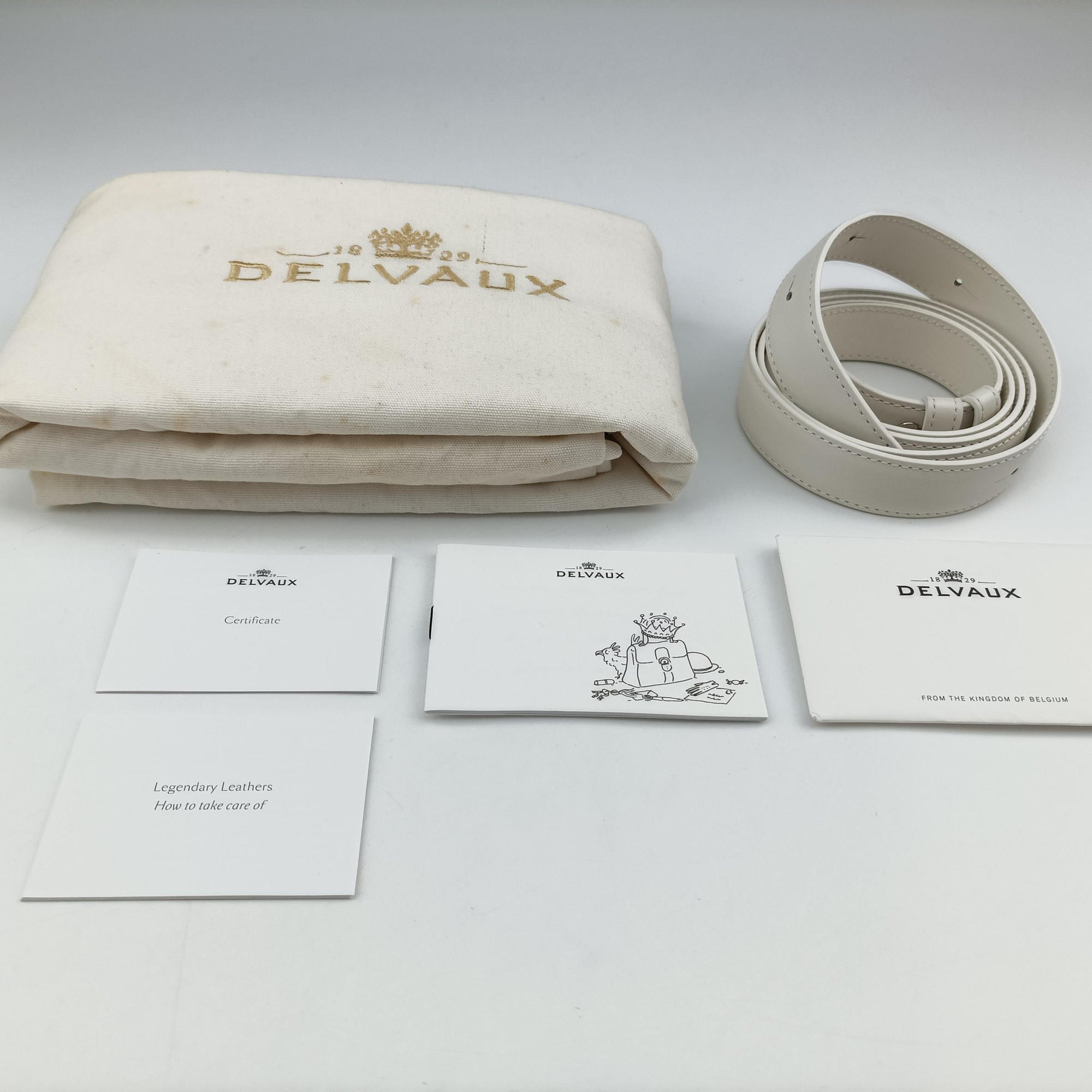 Vintage Delvaux Brillant White Leather  shoulderbag | stylenewstar