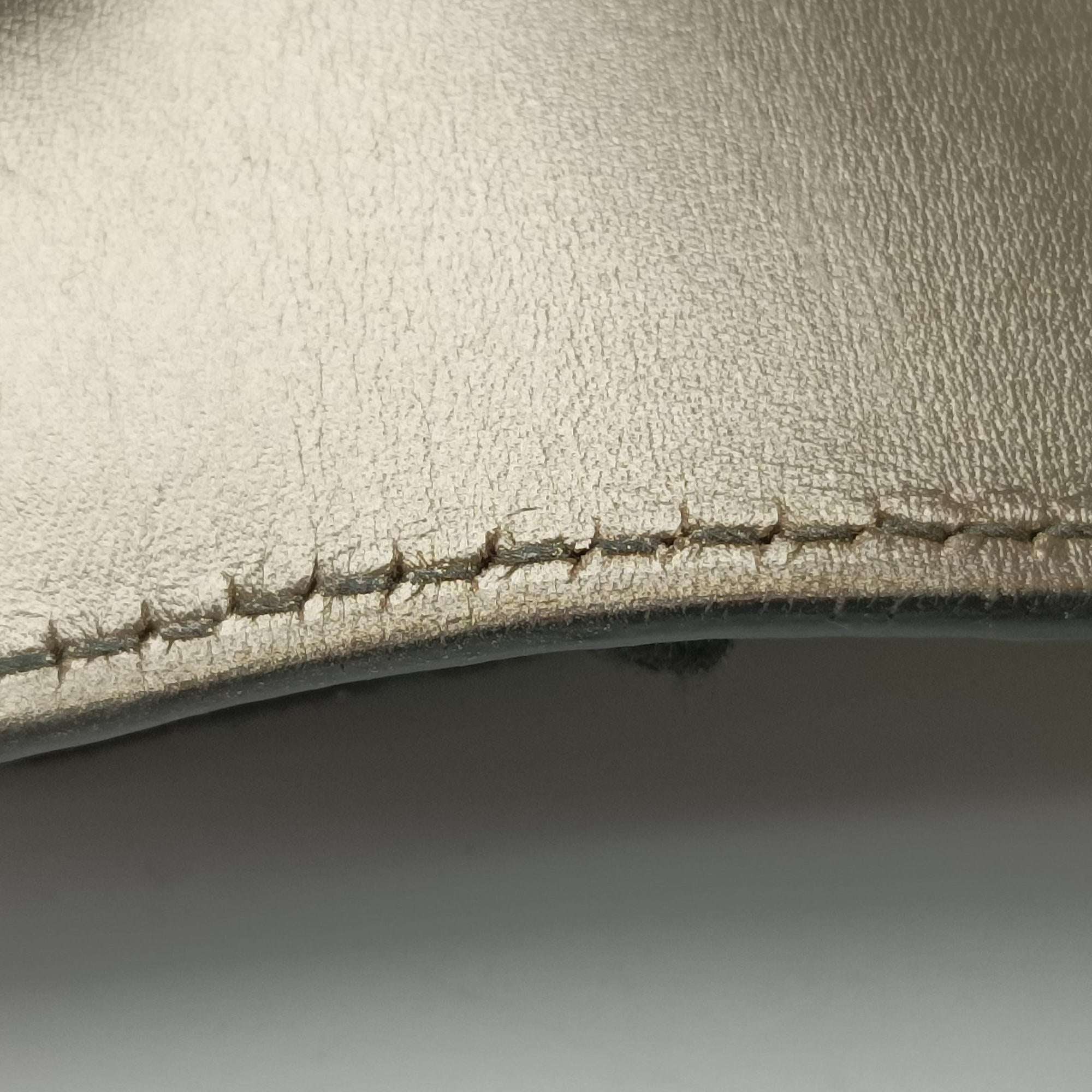 Pre-owned Gucci Emily Golden Leather 295403 shoulderbag | stylenewstar