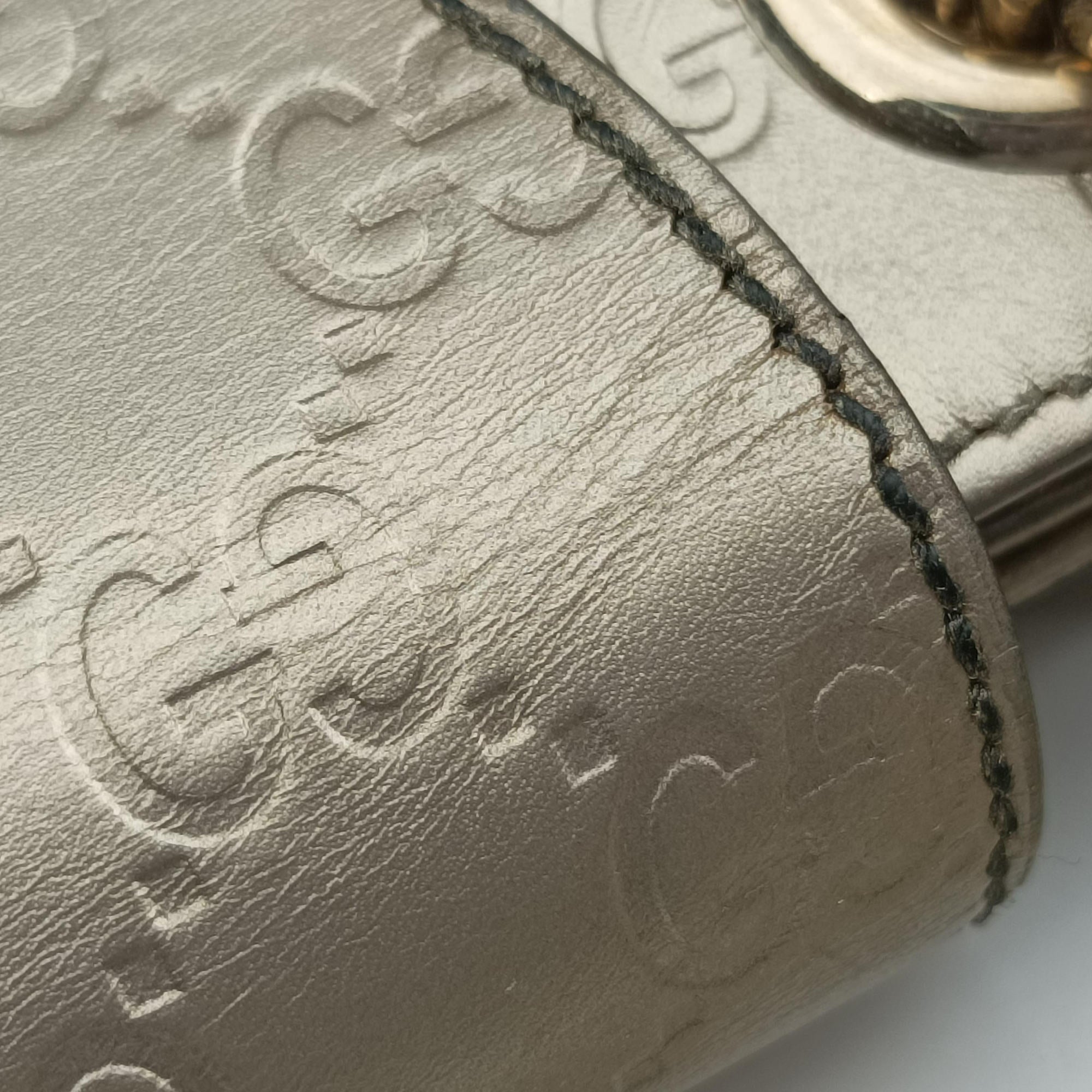 Pre-owned Gucci Emily Golden Leather 295403 shoulderbag | stylenewstar