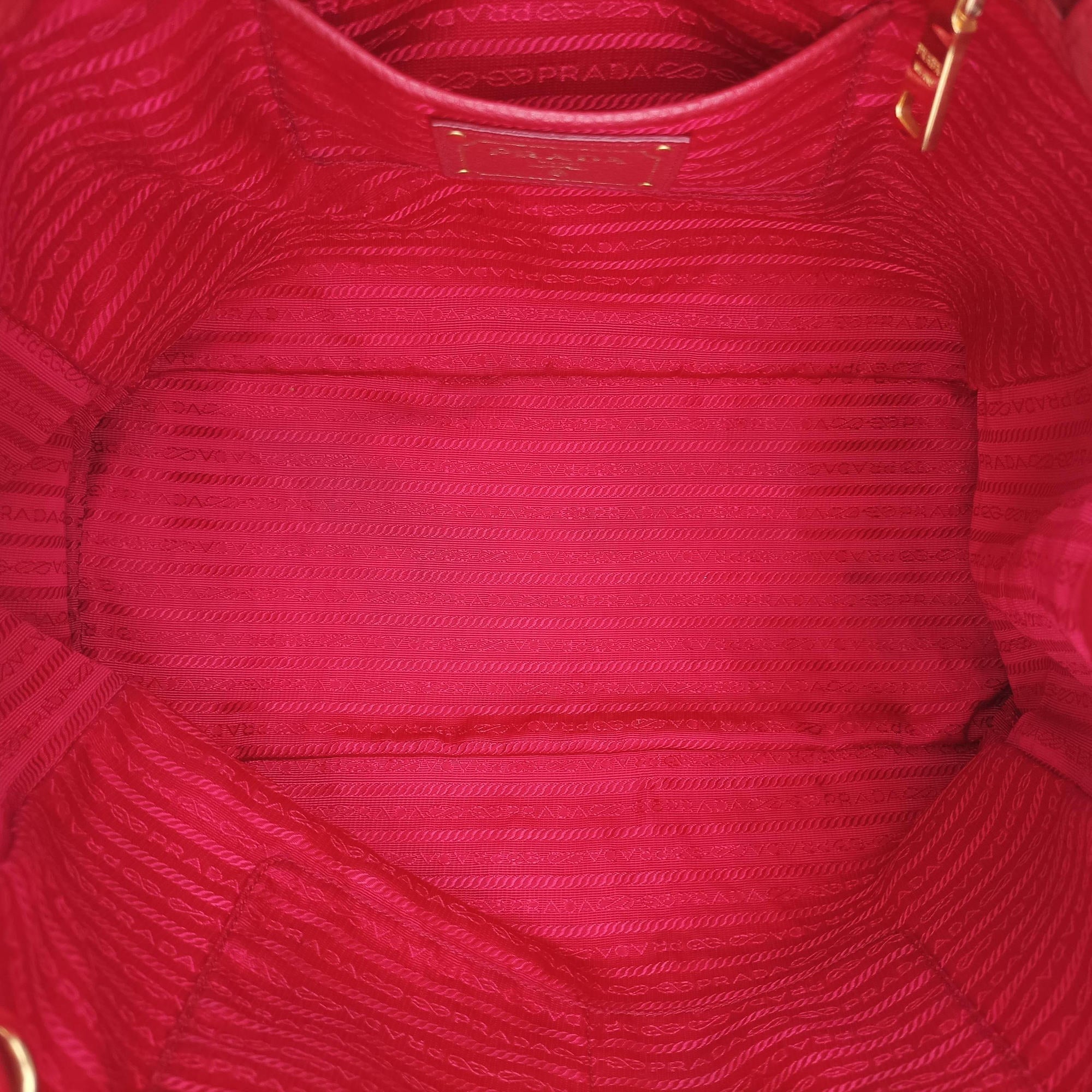 Pre-owned Prada Vitello Daino Top Handle Red Leather BN2420 handbag | stylenewstar