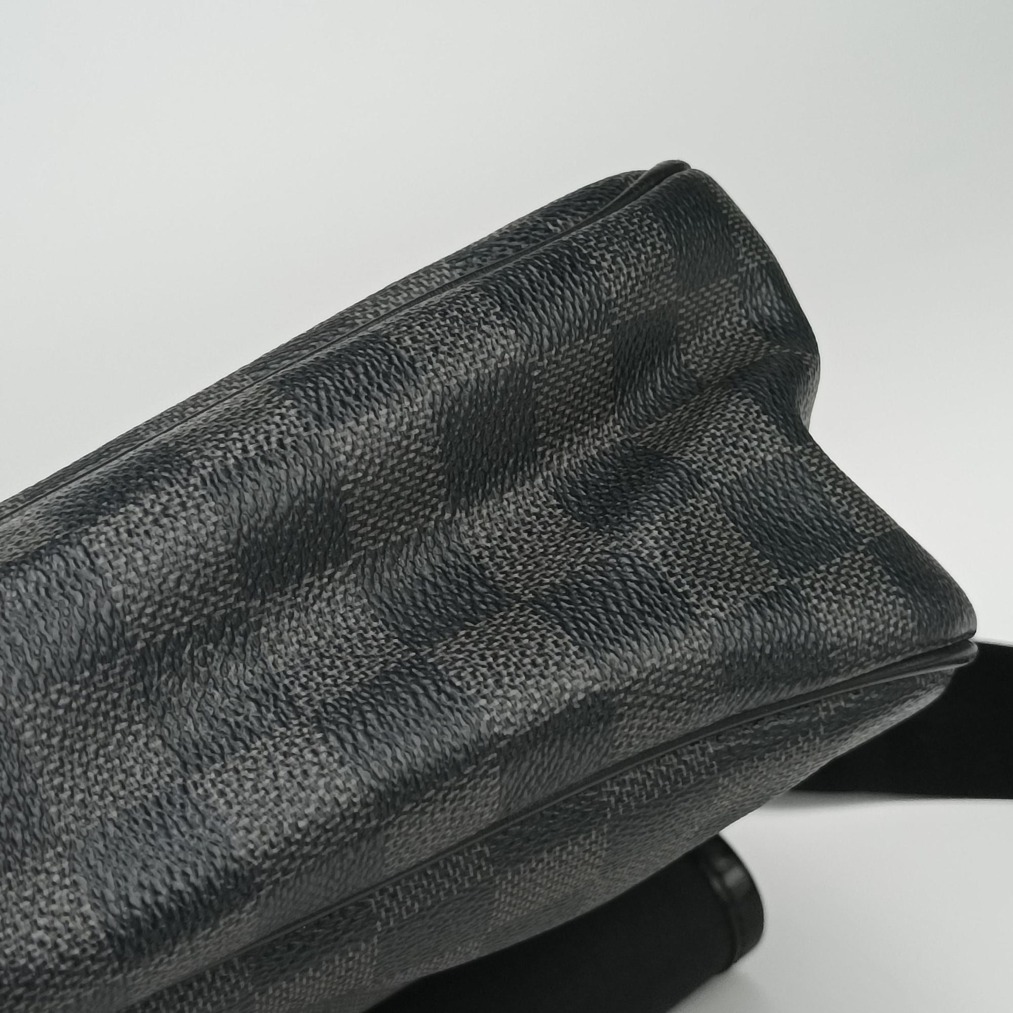 Pre-owned Louis Vuitton DANIEL MM Noir Damier GRAPHITE N58029 shoulderbag | stylenewstar