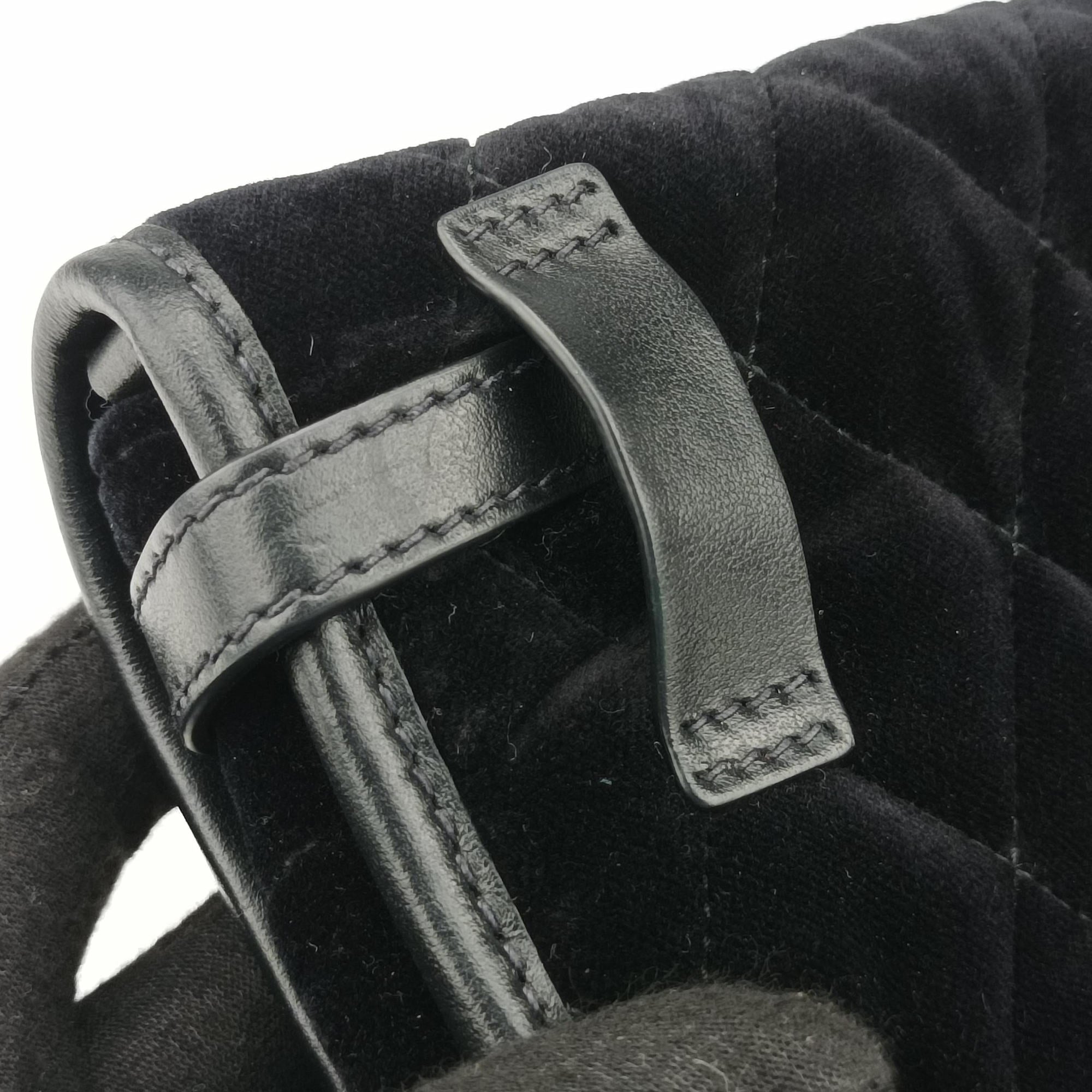 Secondhand Prada Impuntu Velluto Corsaire Black Velvet×Calf Leather  bum bag/waist bag | stylenewstar
