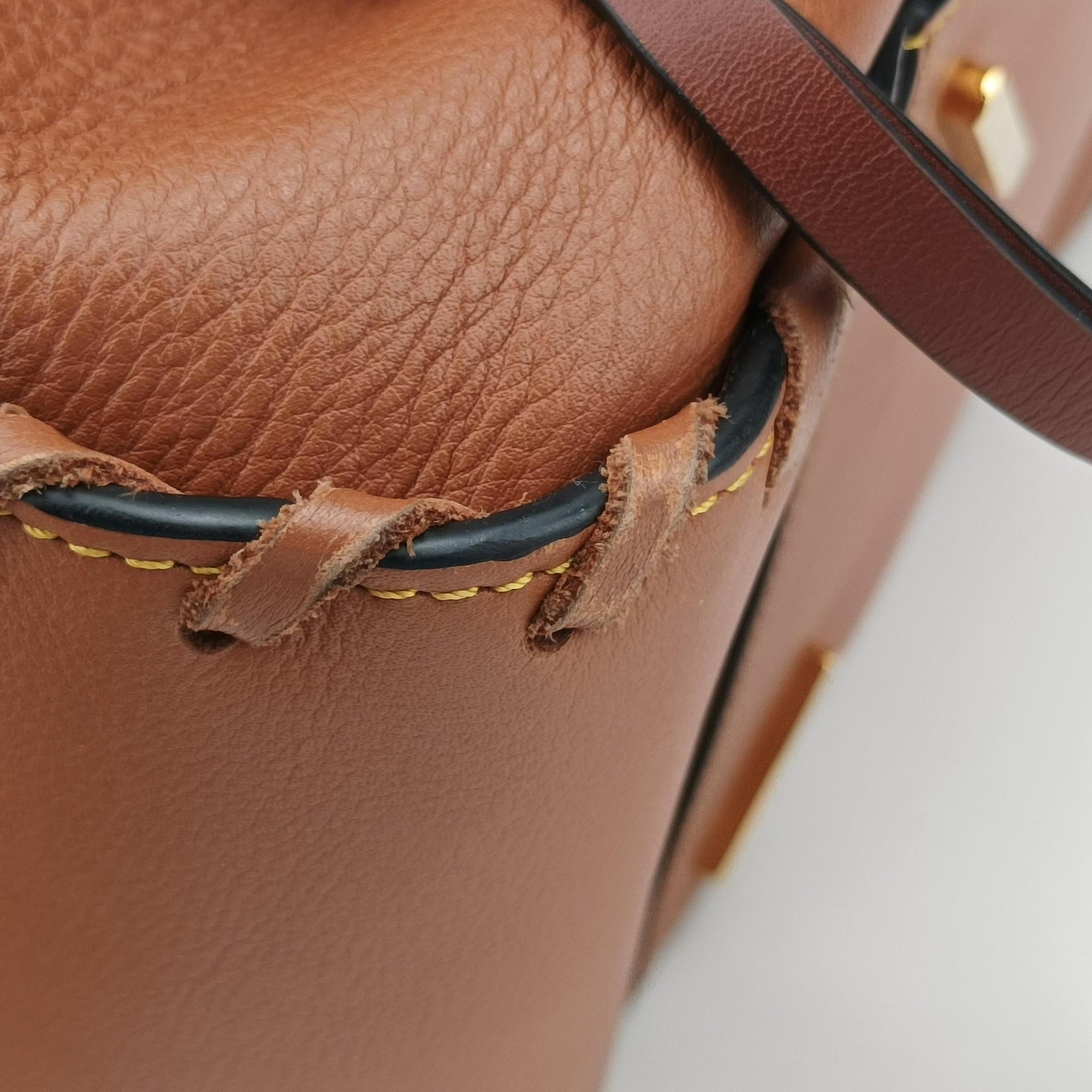 Pre-owned Loewe hammock Brown leather  shoulderbag | stylenewstar