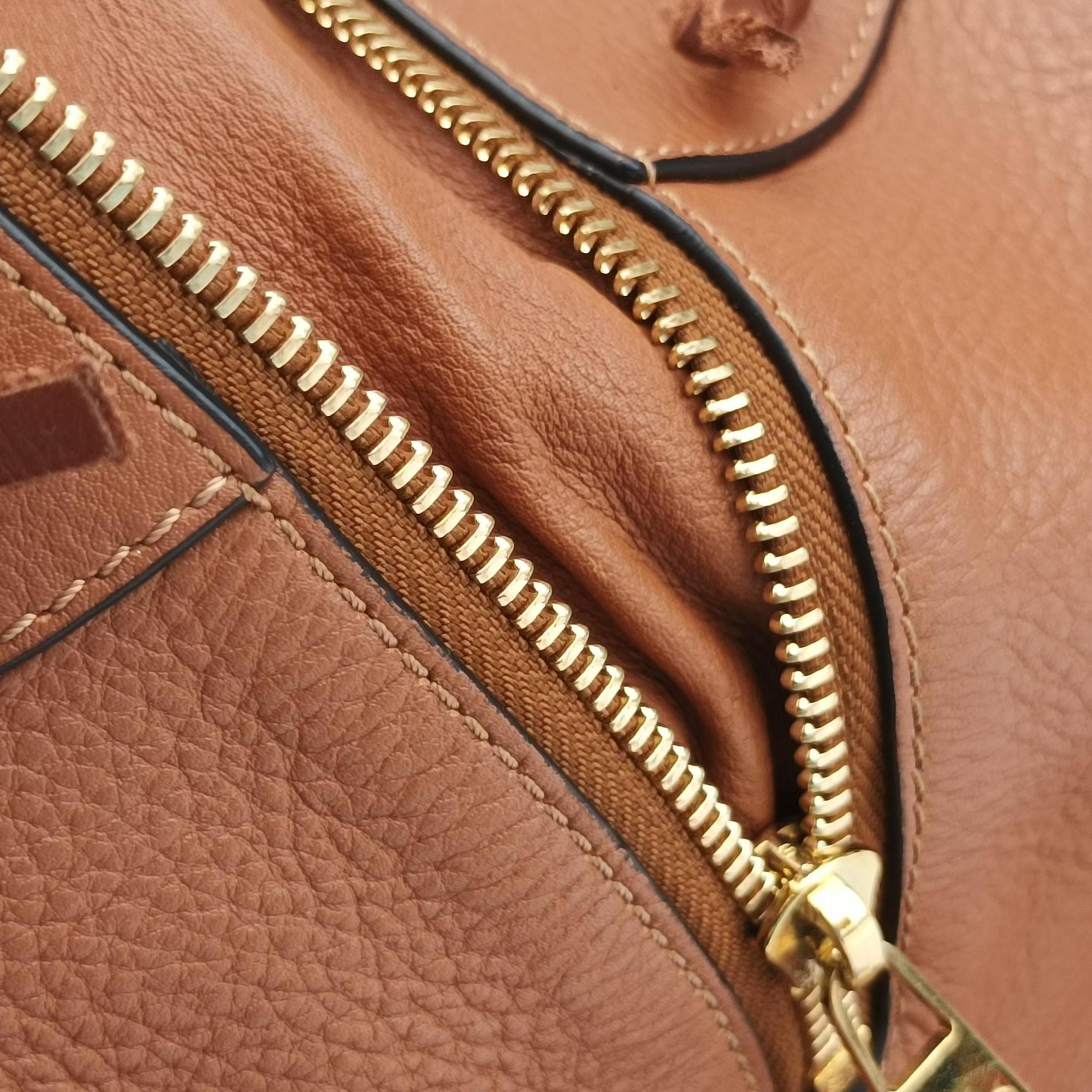 Pre-owned Loewe hammock Brown leather  shoulderbag | stylenewstar
