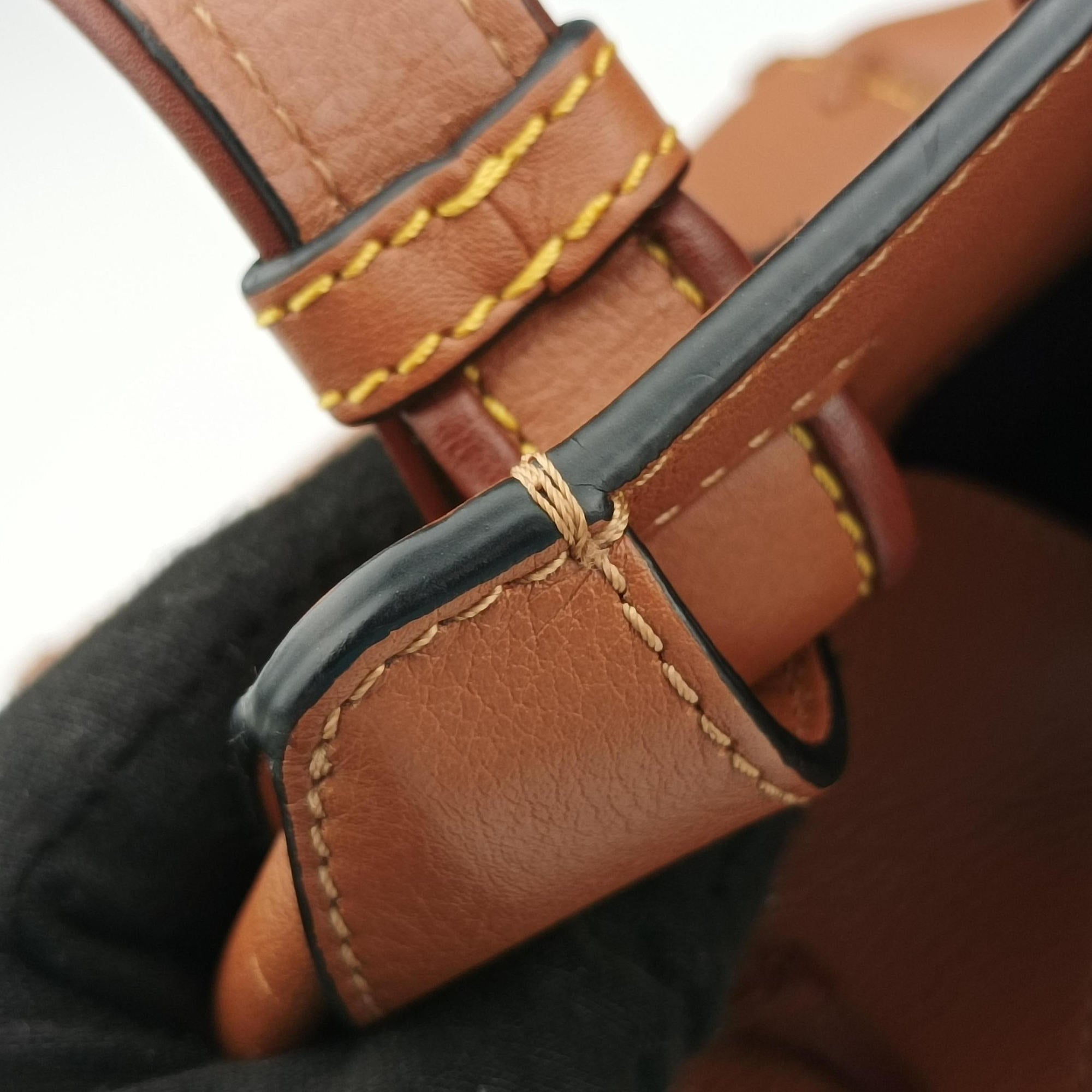 Pre-owned Loewe hammock Brown leather  shoulderbag | stylenewstar