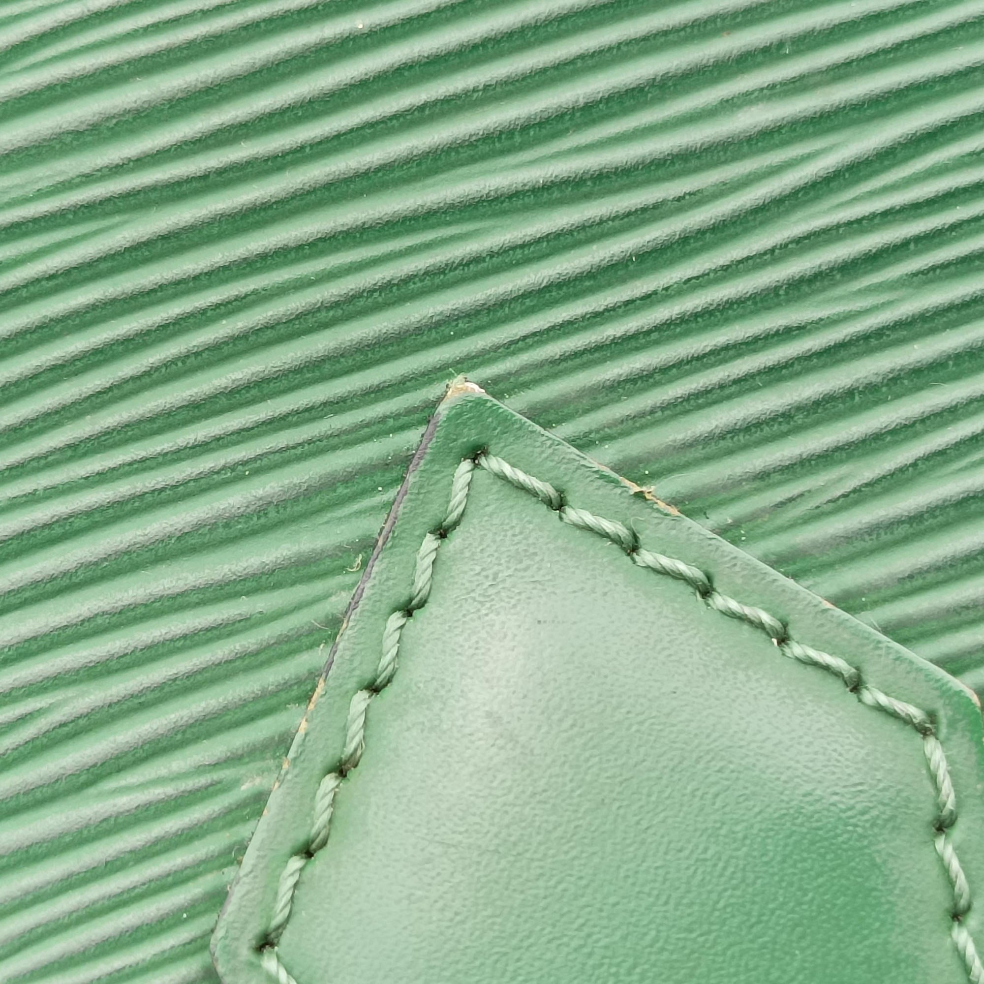 Pre-owned Louis Vuitton Alma GM green epi M40627 handbag | stylenewstar