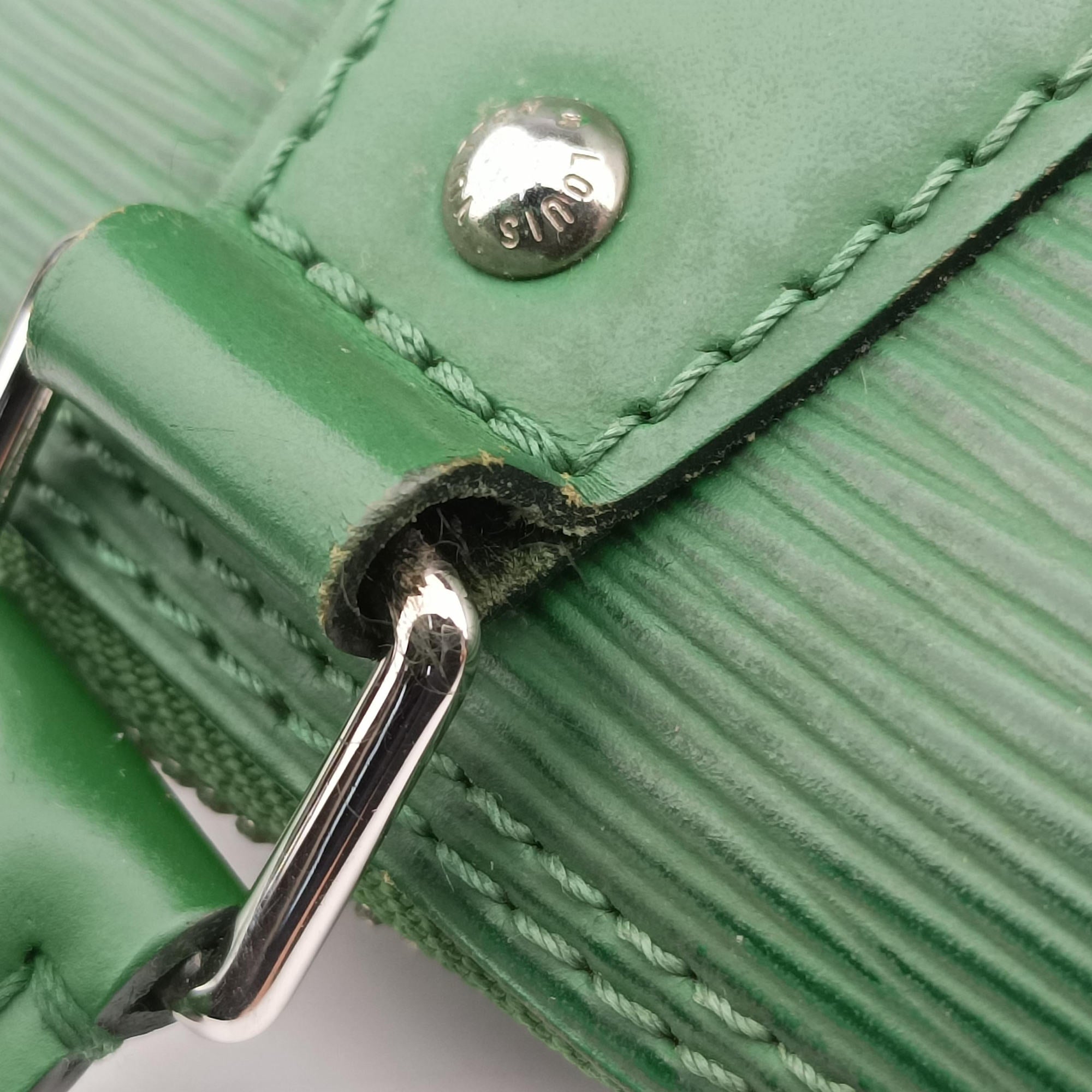 Pre-owned Louis Vuitton Alma GM green epi M40627 handbag | stylenewstar