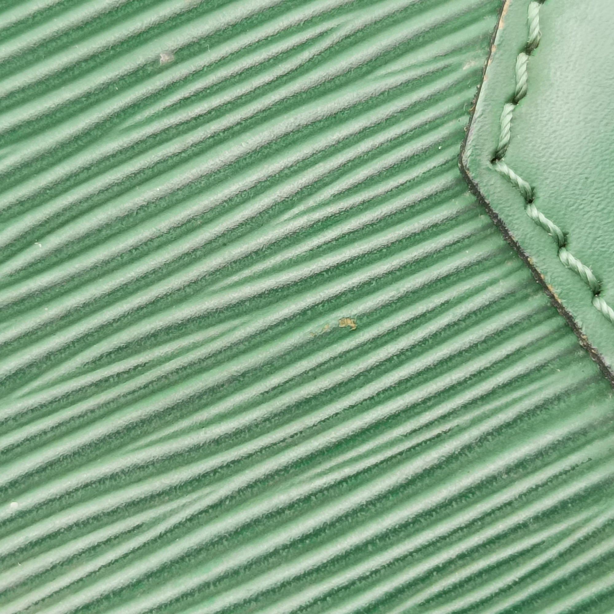 Pre-owned Louis Vuitton Alma GM green epi M40627 handbag | stylenewstar