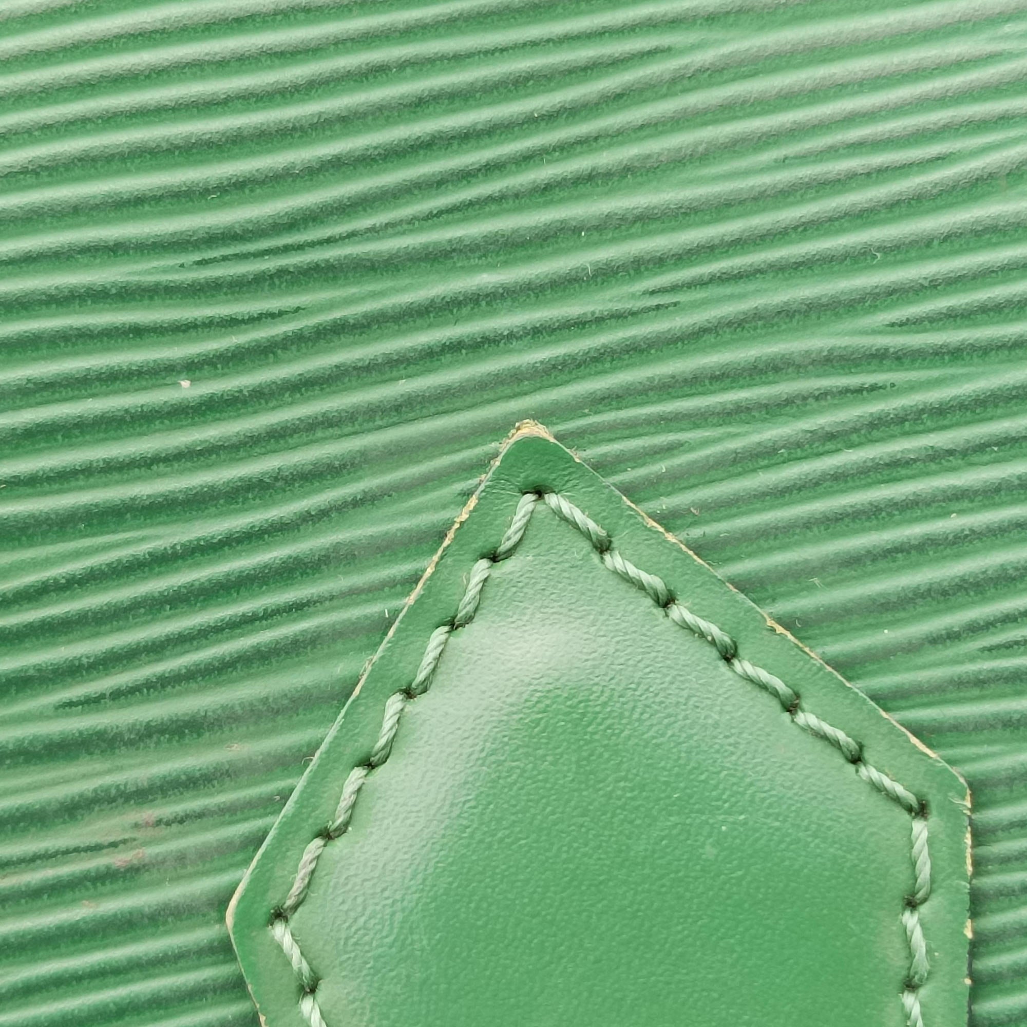 Pre-owned Louis Vuitton Alma GM green epi M40627 handbag | stylenewstar