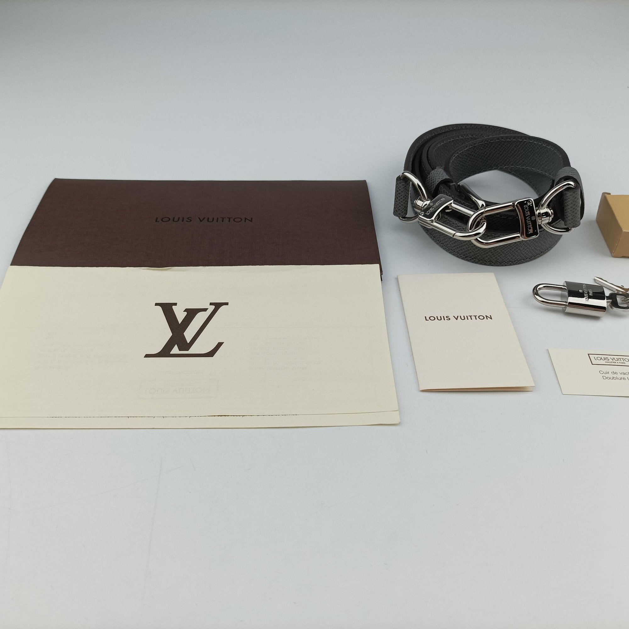Pre-owned Louis Vuitton Porto Document Business MM Glacier Taiga M32952 handbag | stylenewstar