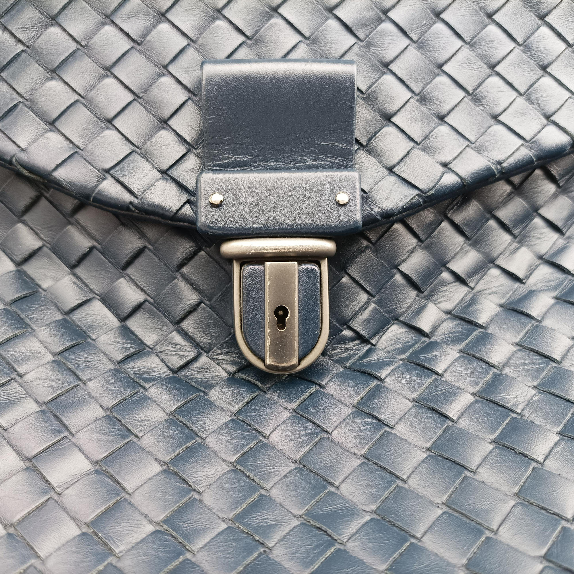 Pre-owned Bottega Veneta Intrecciato Navy lambskin  handbag | stylenewstar
