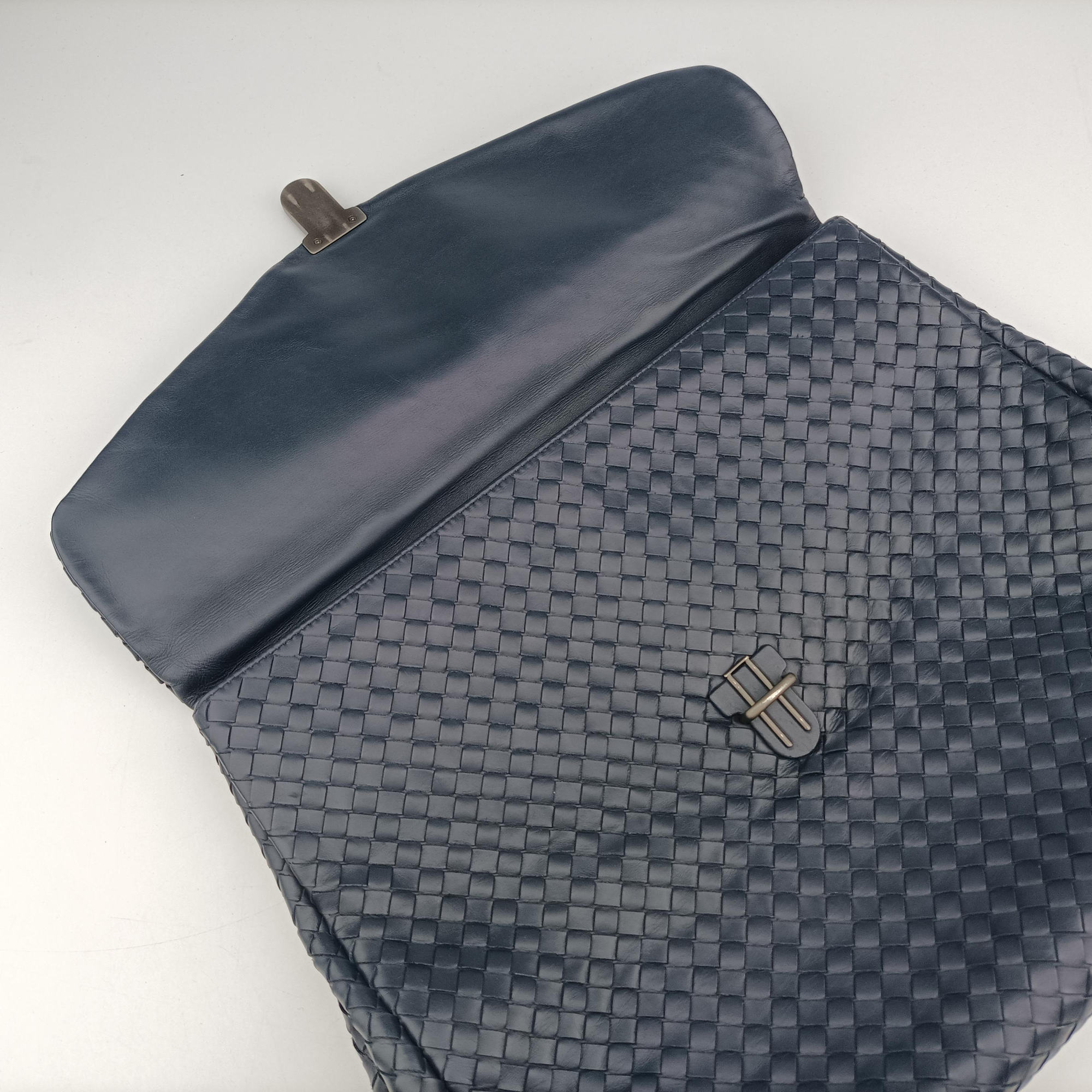 Pre-owned Bottega Veneta Intrecciato Navy lambskin  handbag | stylenewstar