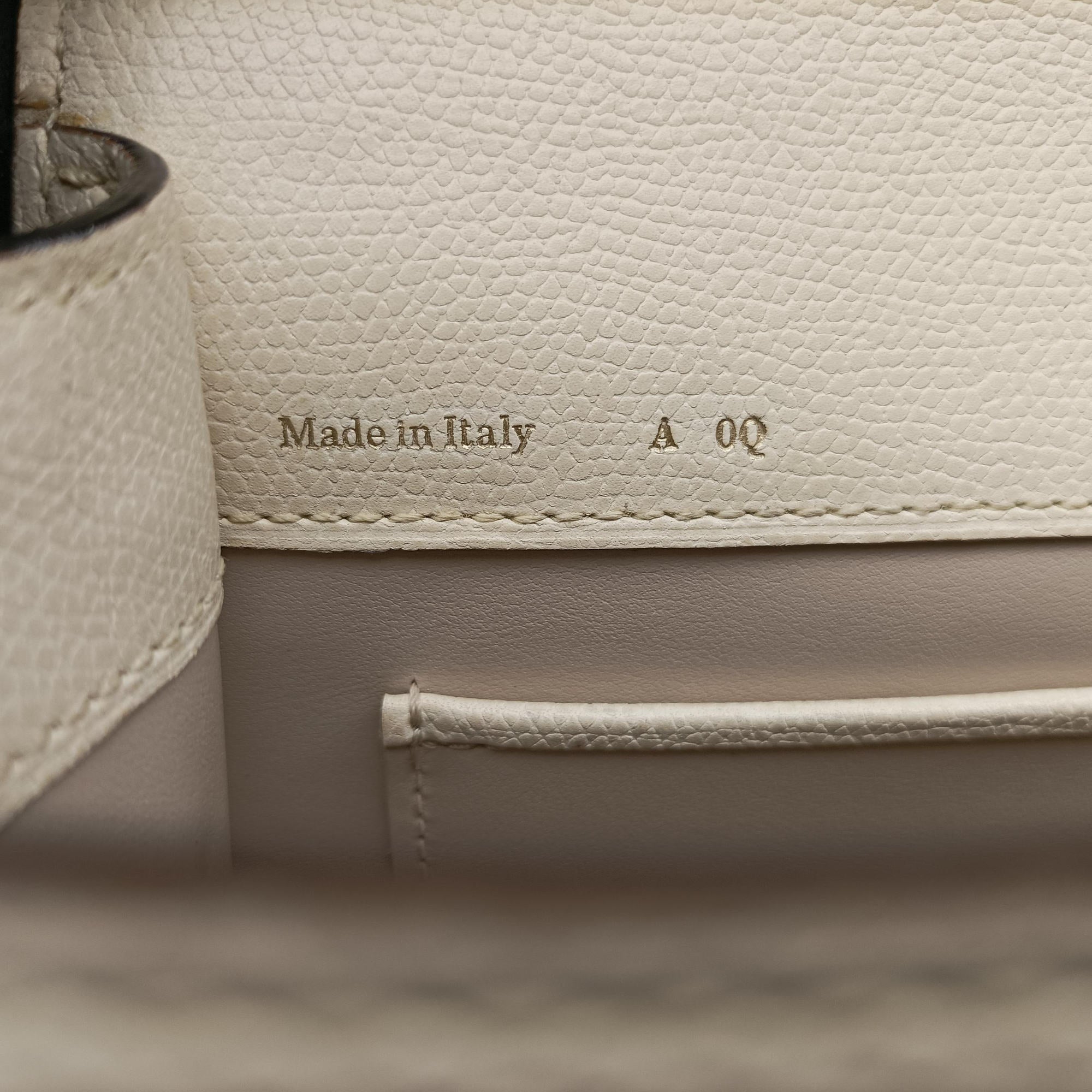 Pre-owned Valextra Iside Beige Calfskin  shoulderbag | stylenewstar
