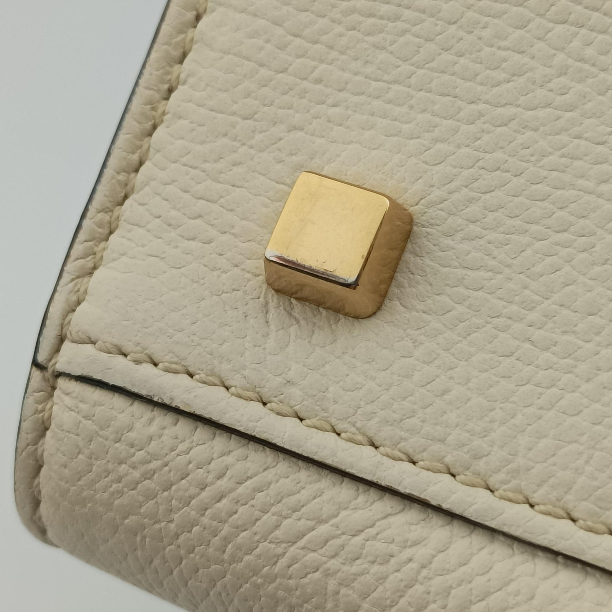 Pre-owned Valextra Iside Beige Calfskin  shoulderbag | stylenewstar