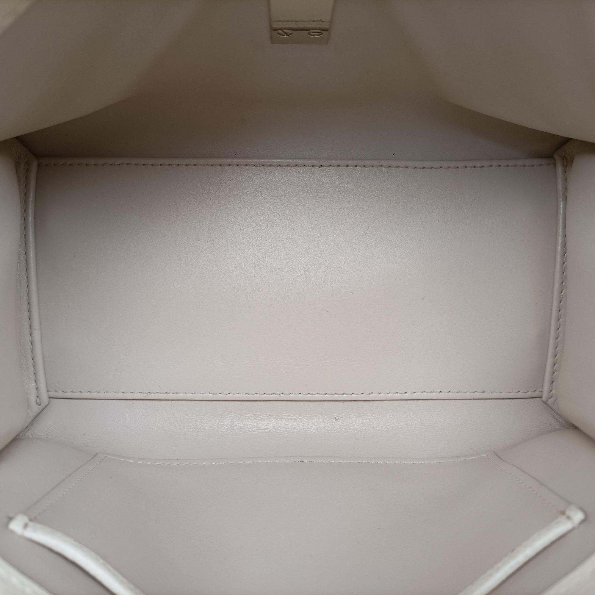 Pre-owned Valextra Iside Beige Calfskin  shoulderbag | stylenewstar